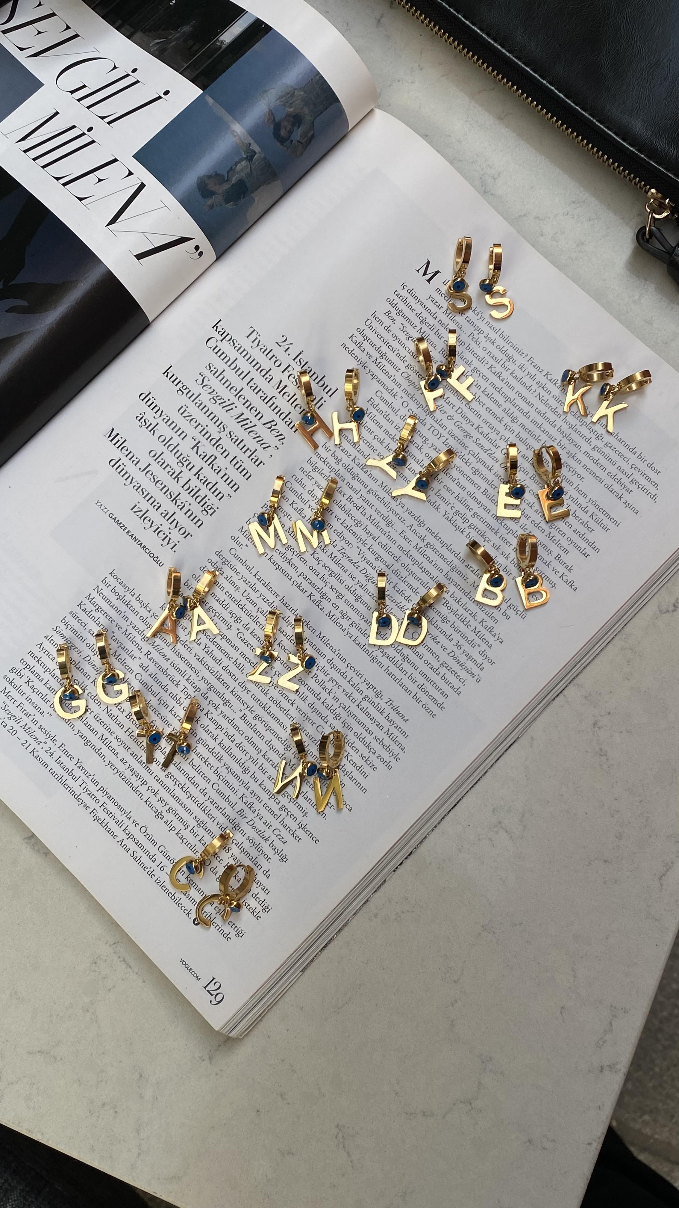 Gold Hazar Boncuklu Harfli Çelik Küpe