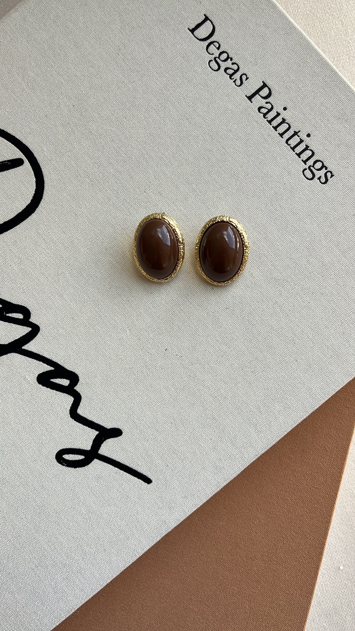Gold Kahve Taşlı Mineli Oval Küpe