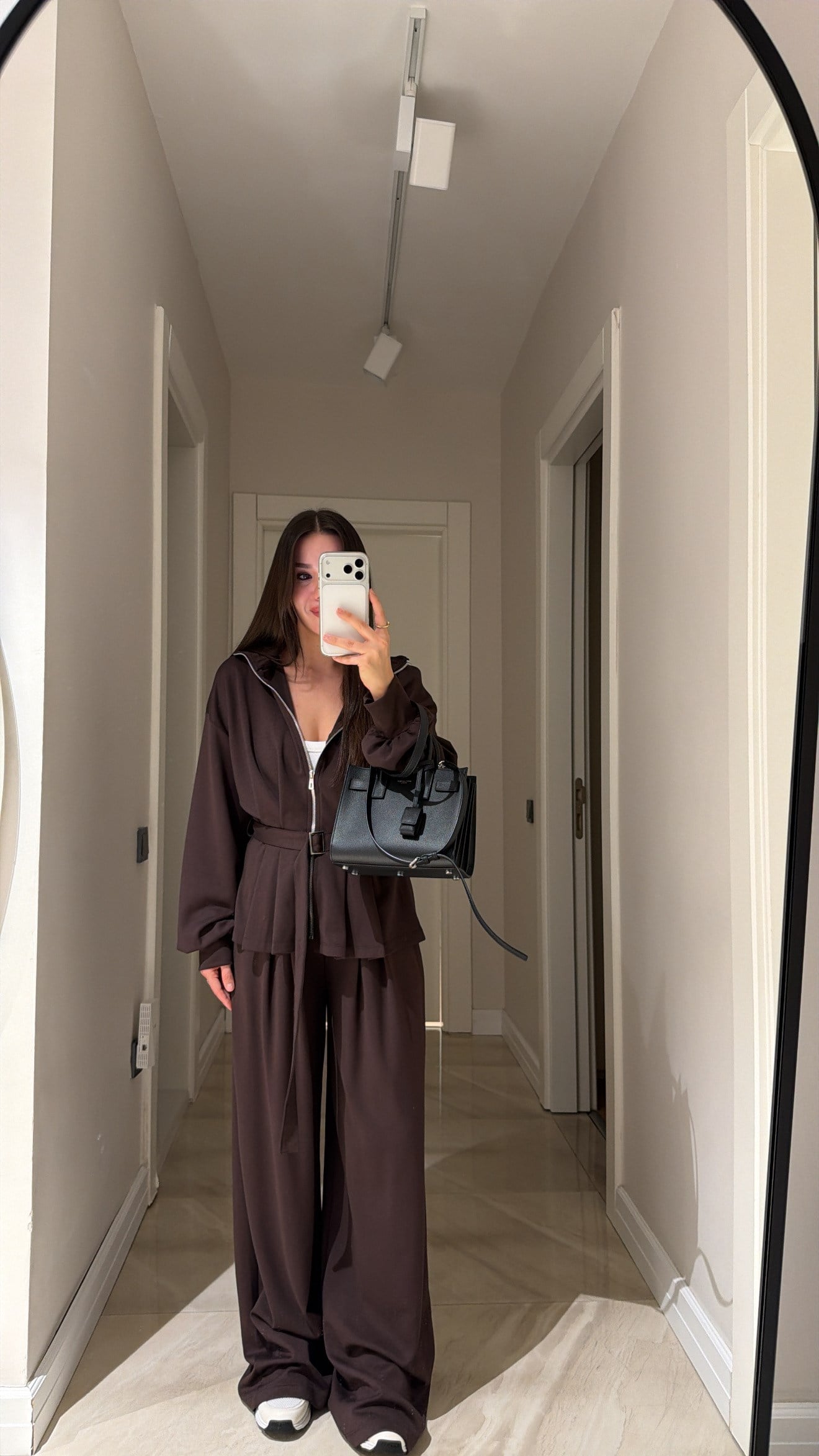 Kahve Pileli Kemer Detaylı Pantolon Takım