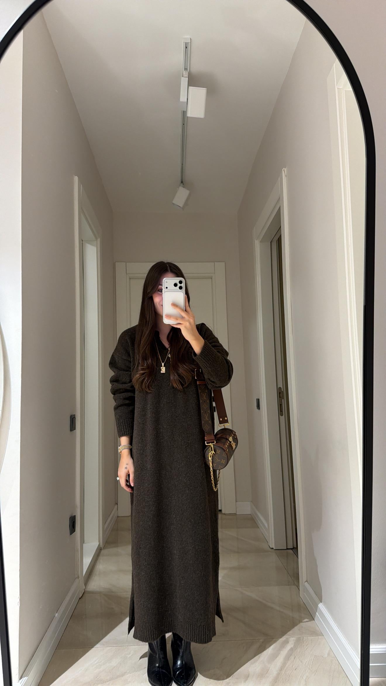 Kahve V Yaka Marka Model Triko Elbise 