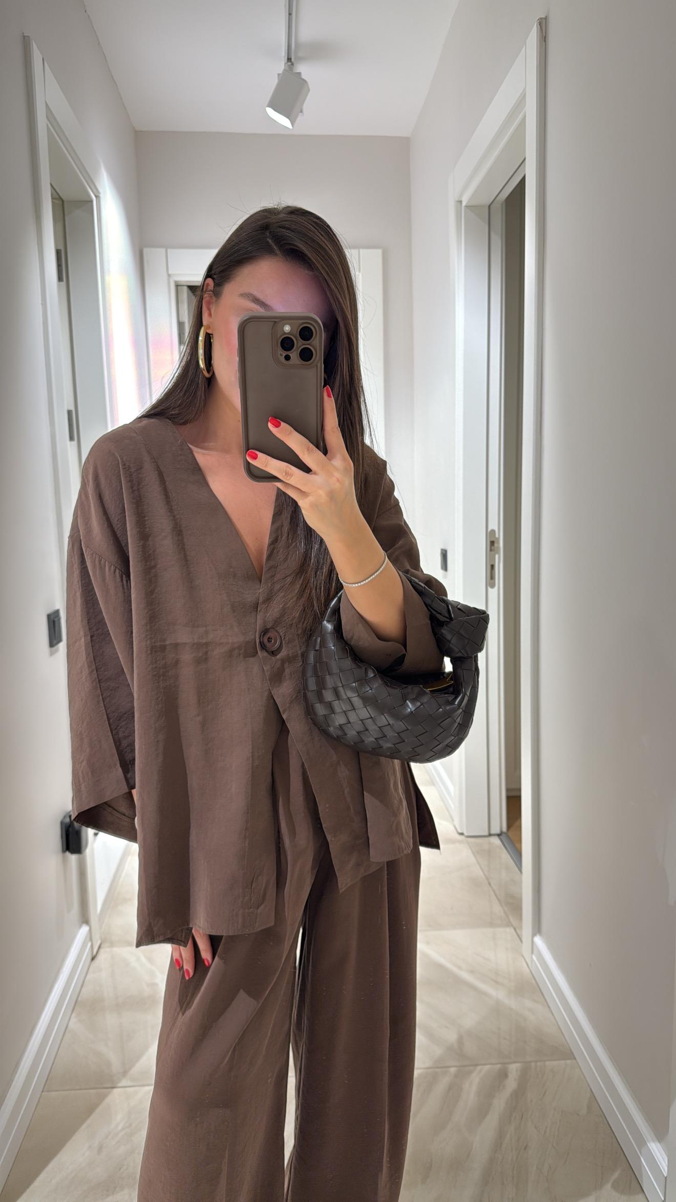 Kahve V Yaka Tek Düğmeli Bluz 