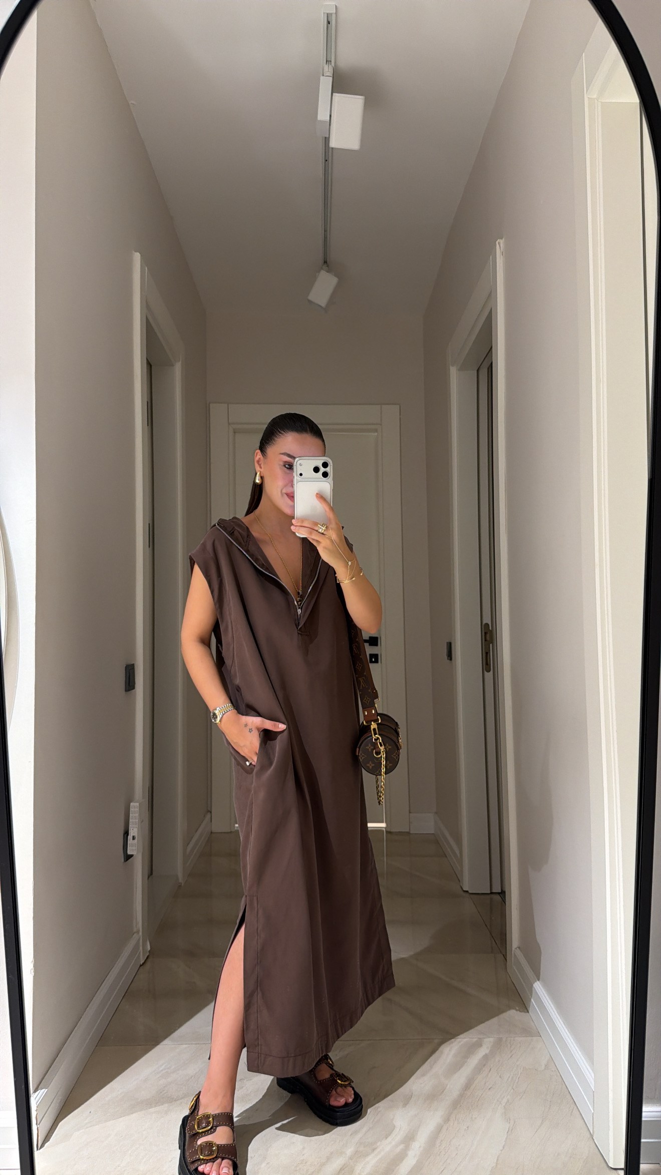 Kahve Yarım Fermuarlı Kapüşonlu Elbise