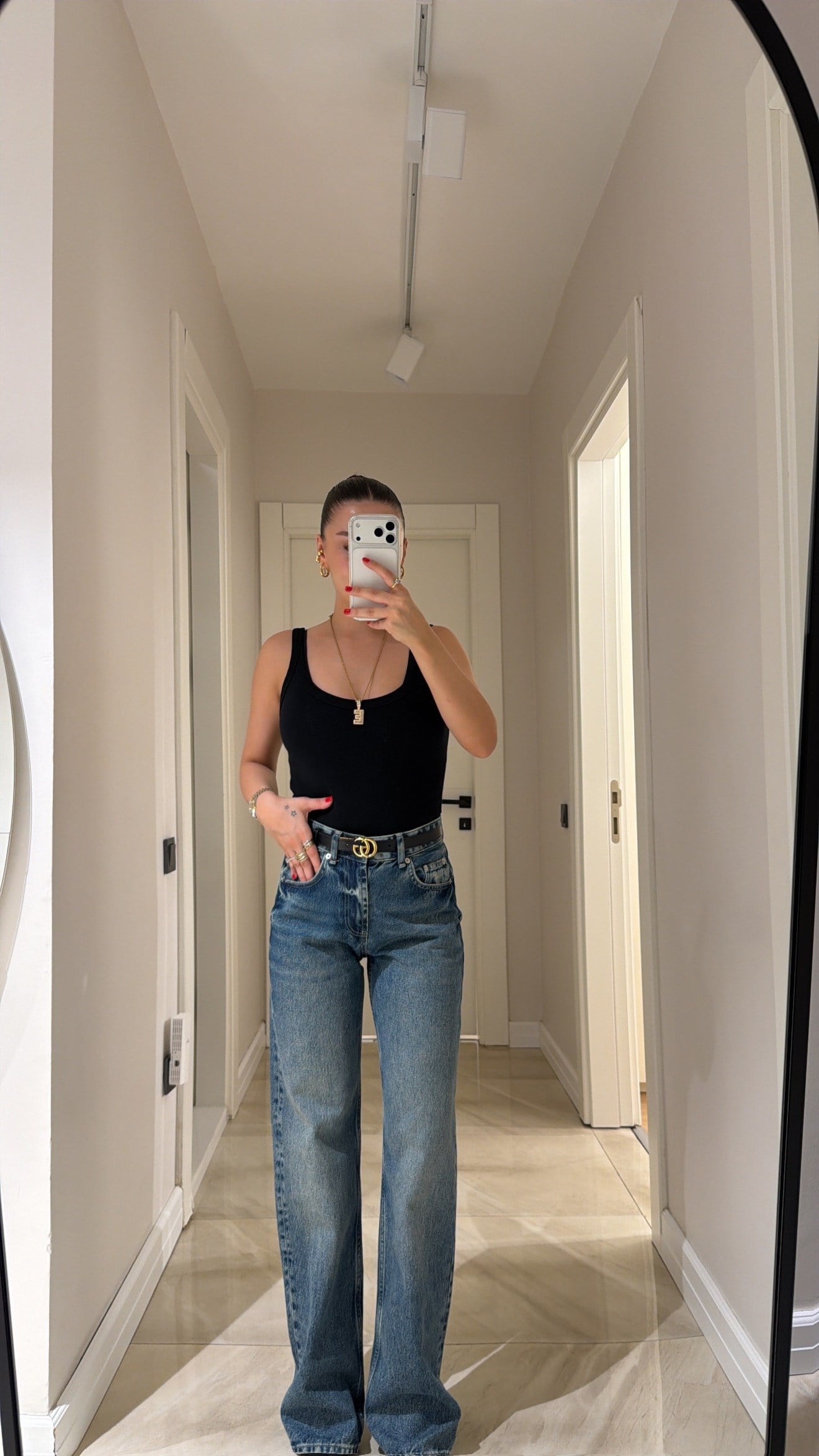 Lacivert Yıkamalı Paça Yırtık Detaylı Jean
