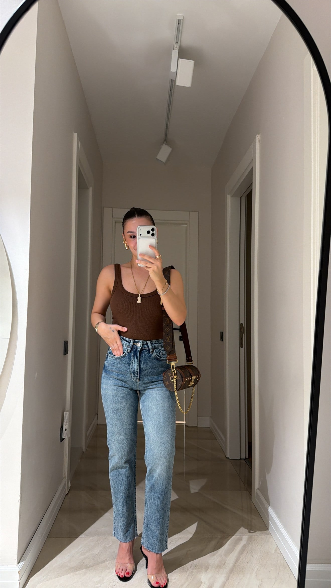 Mavi Boy Fit Kesik Paça Marka Model Jean