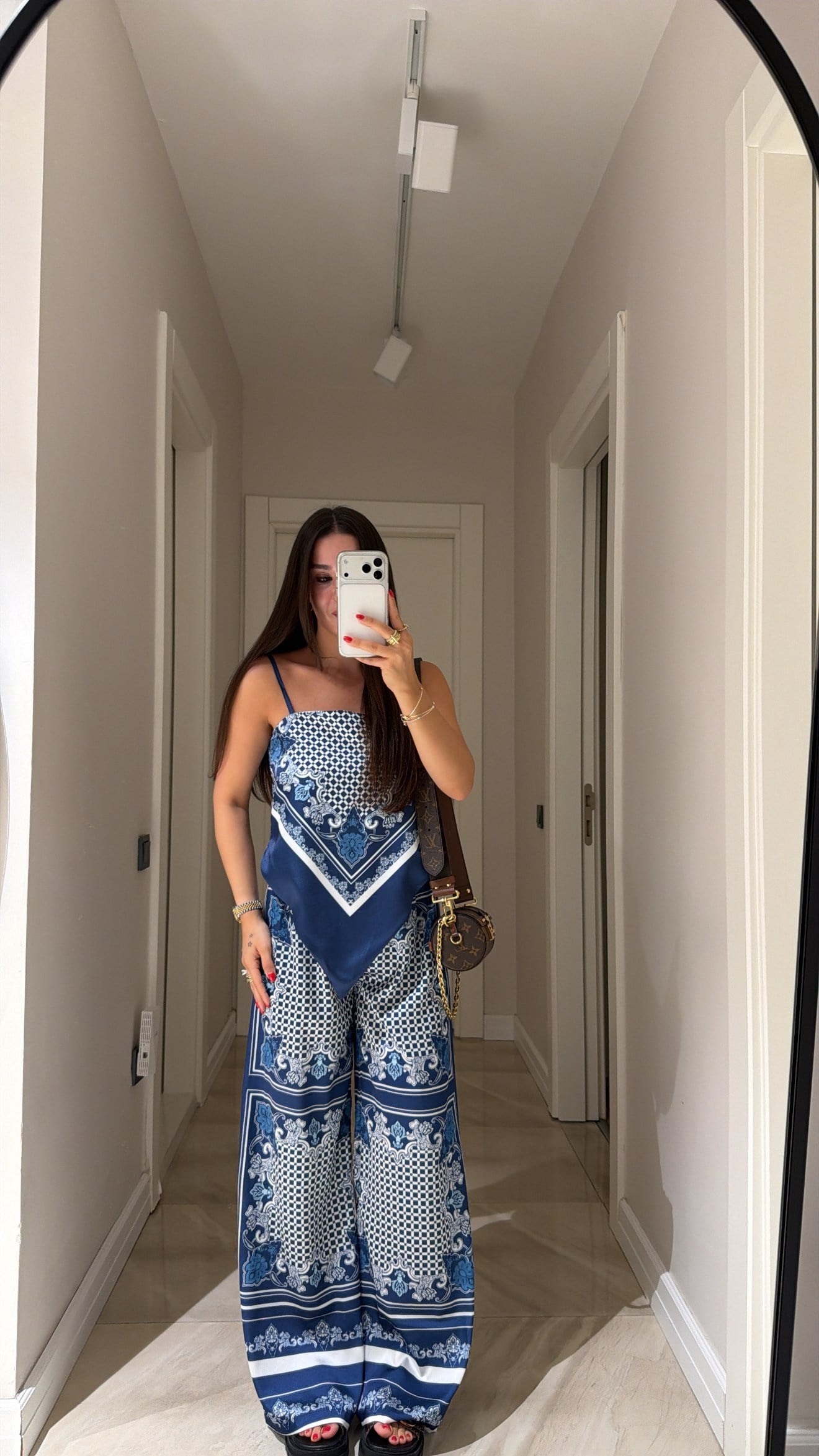 Mavi Etnik Desenli İp Askılı Bluz Pantolon Takım