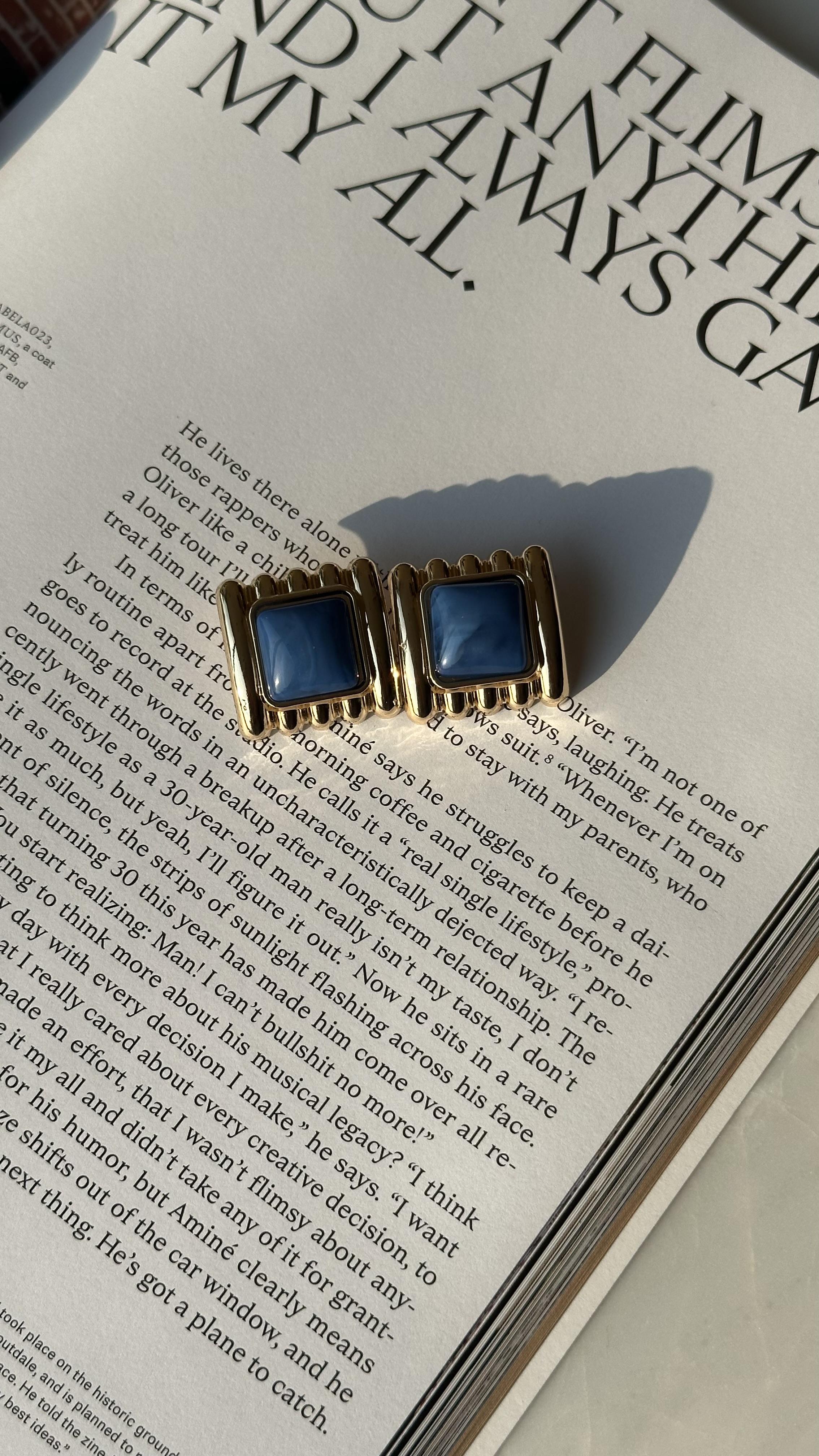 Mavi Gold Detaylı Kare Küpe