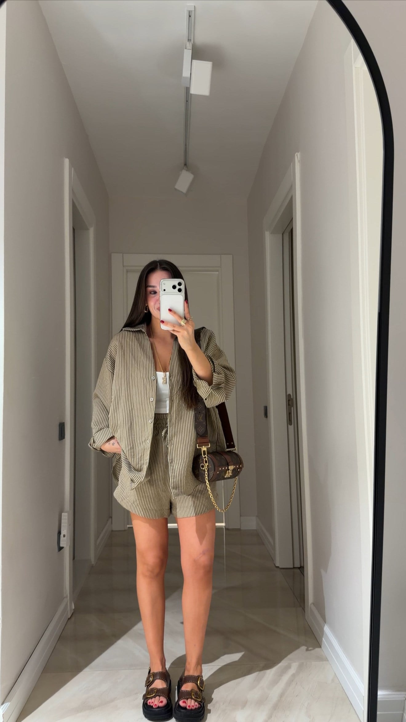 Olive Beyaz Çizgili Bel Lastikli Şort