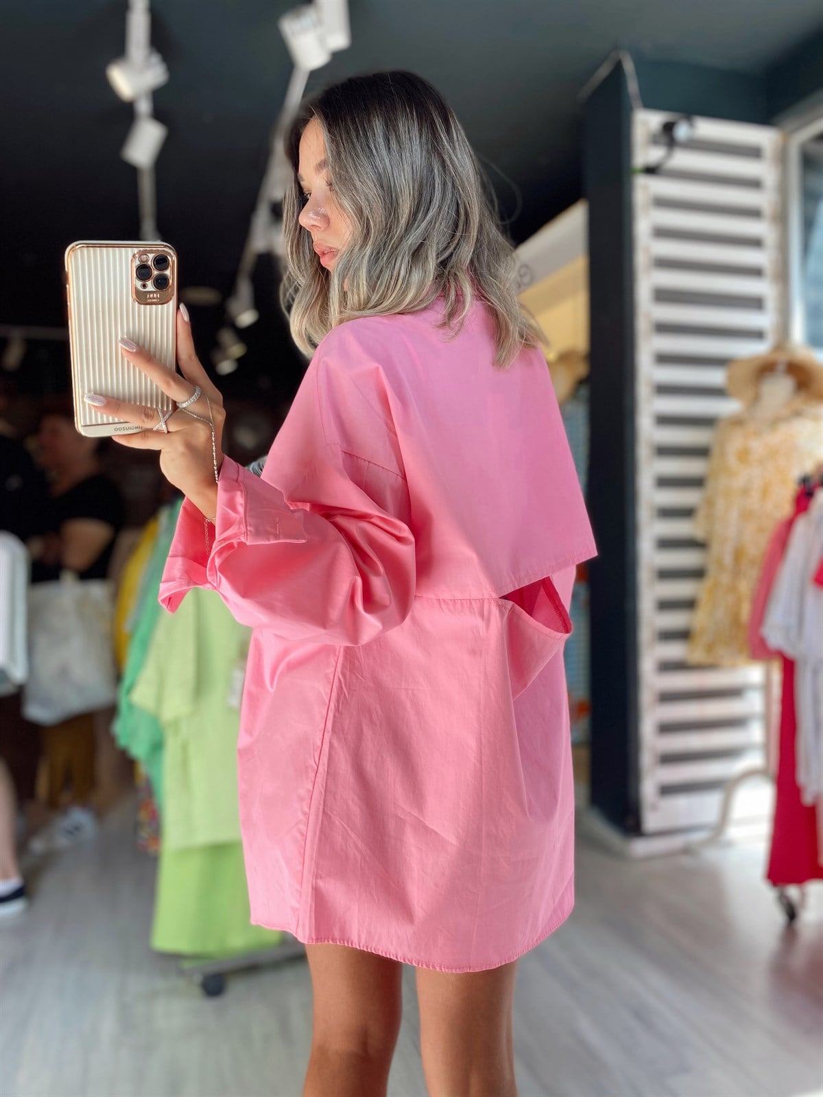 Pembe Arka Pencere Detaylı Poplin Kumaş Gömlek