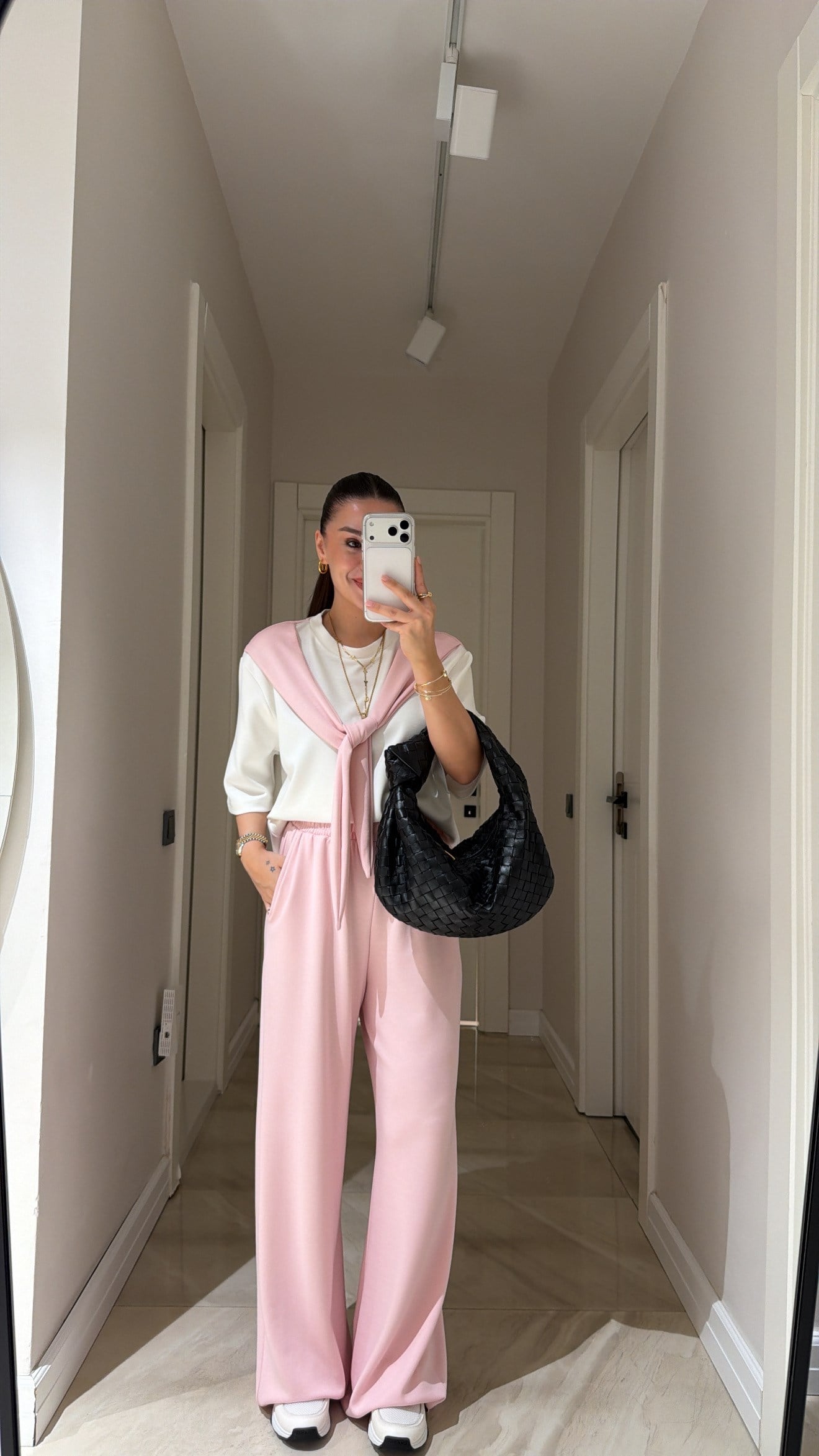 Pembe Fular Detaylı Pantolon Takım