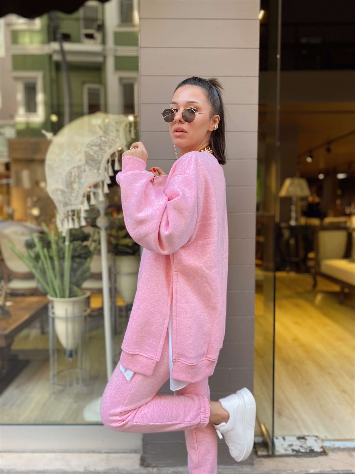Pembe Yanları Yırtmaçlı Şardonlu Sweat