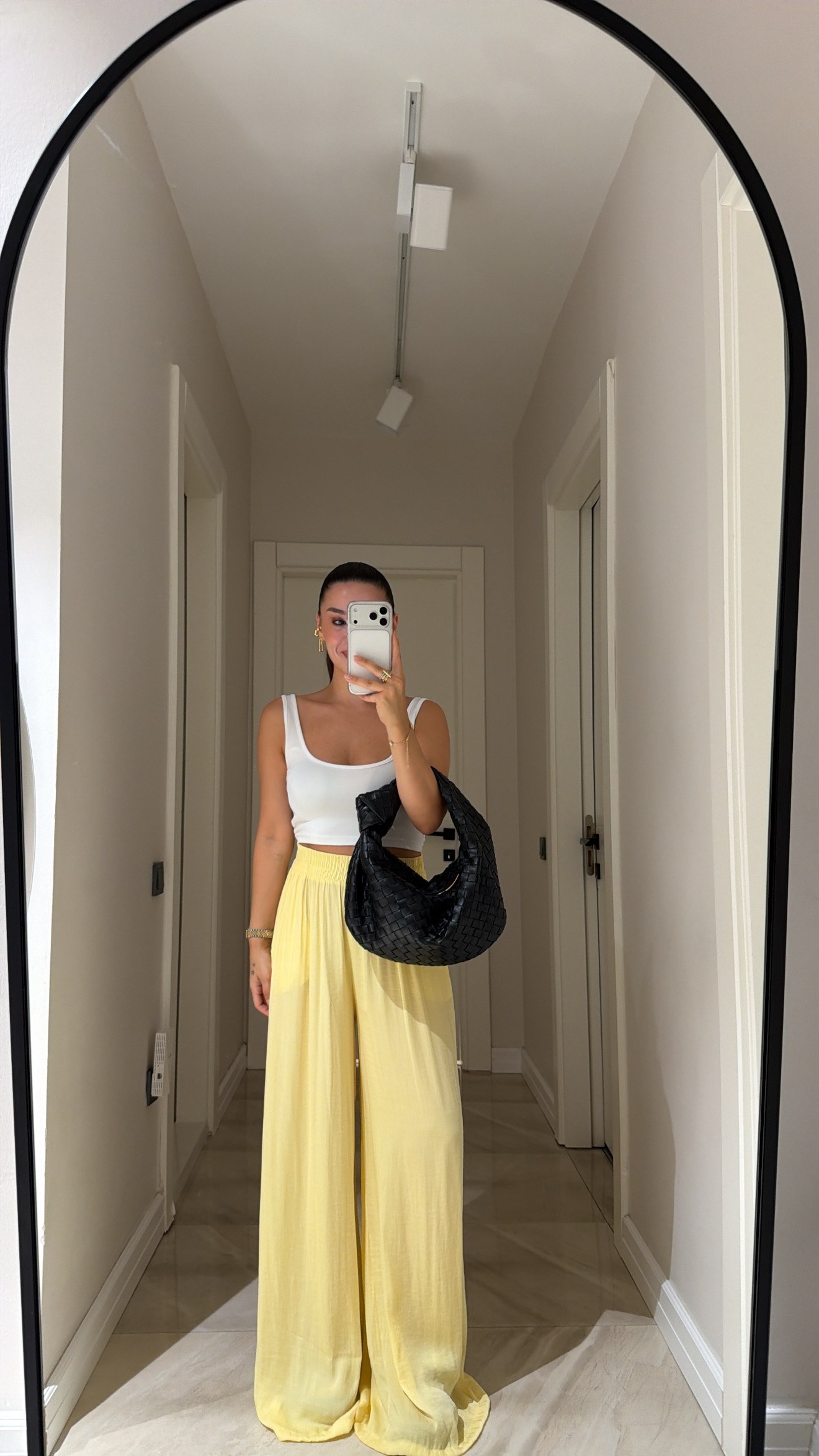 Sarı Bel Lastikli Dökümlü Pantolon