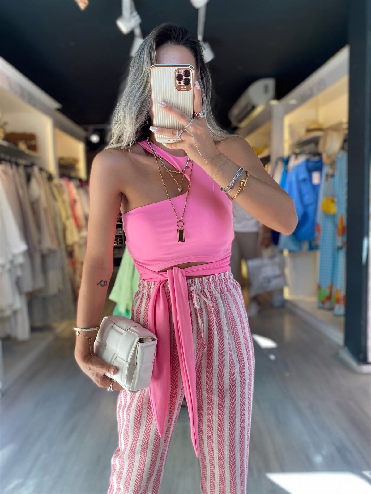 Şeker Pembe Dekolte Detaylı Bağlamalı Bluz