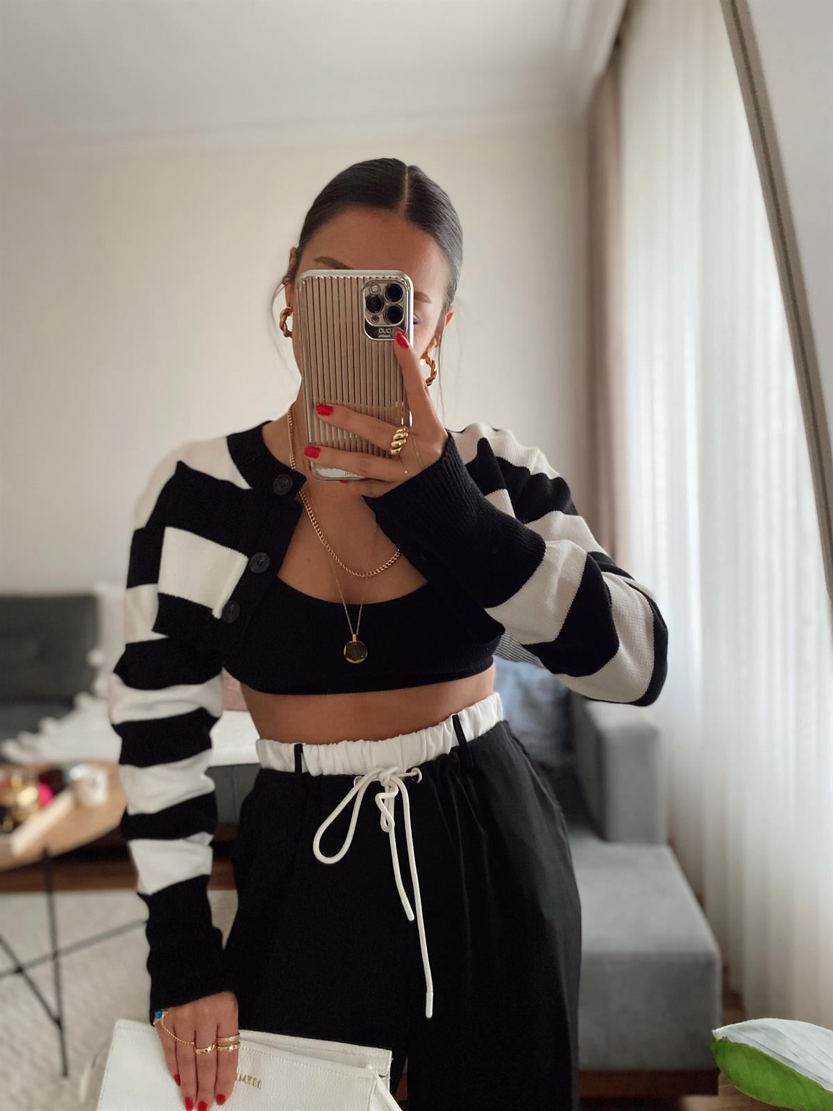 Siyah Beyaz Çizgili Crop Hırka 