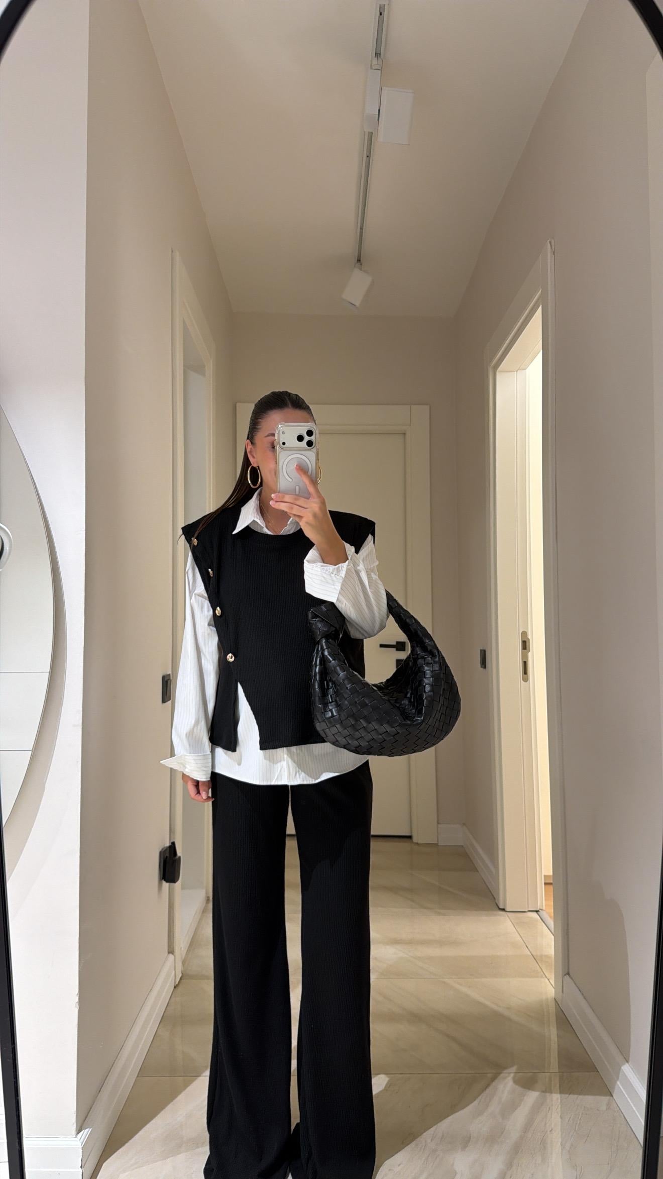 Siyah Beyaz Gömlekli Üçlü Triko Takım