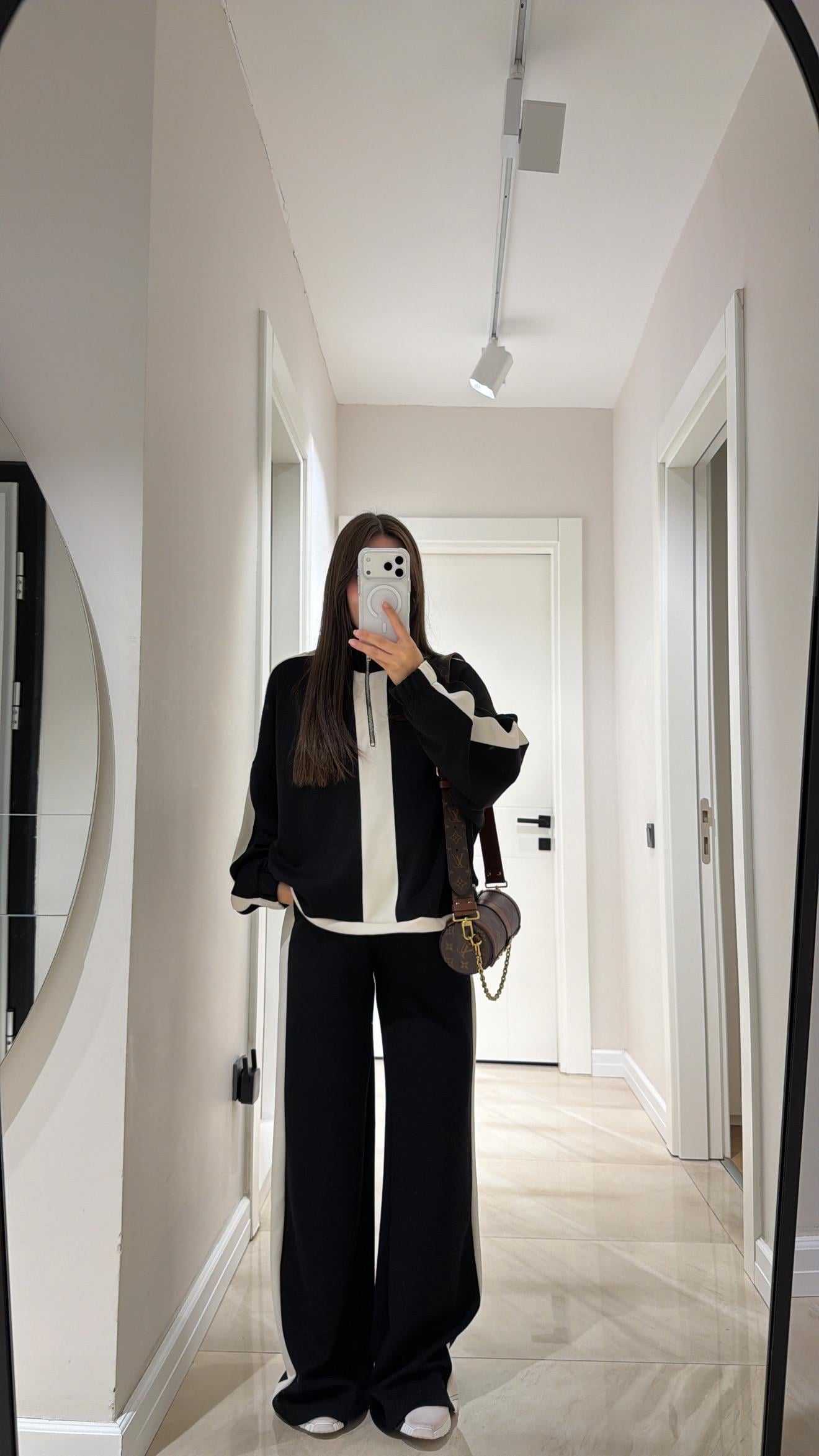 Siyah Beyaz Şeritli Yaka Fermuarlı Modal Takım