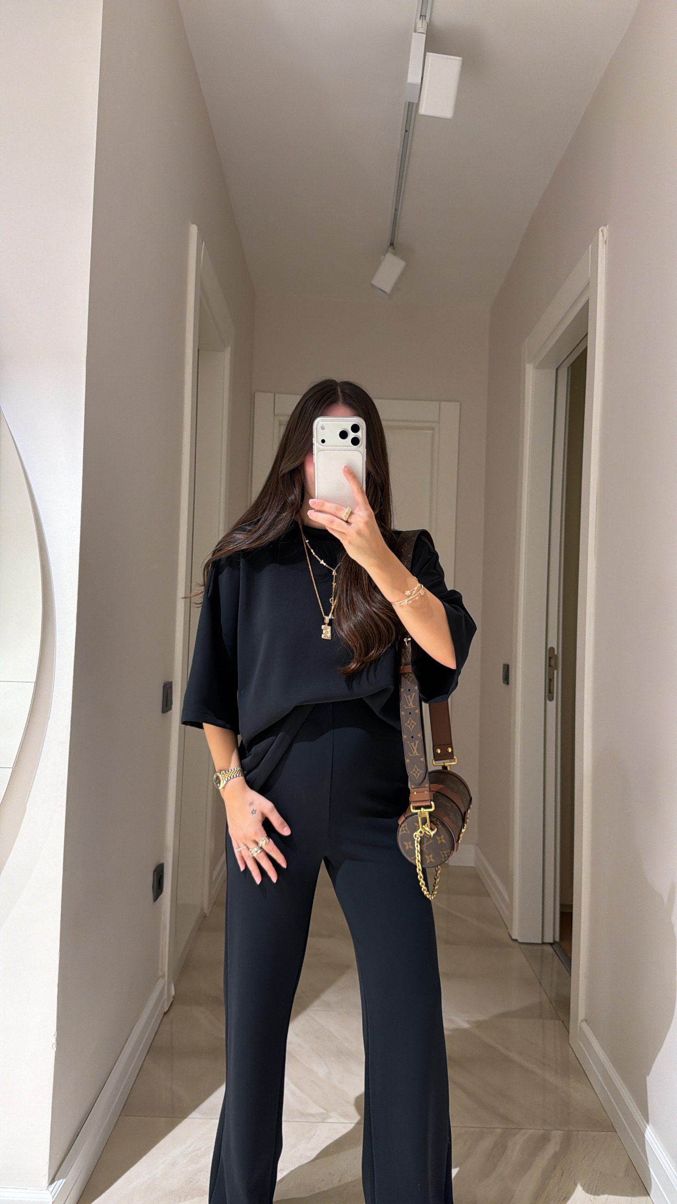 Siyah Bisiklet Yaka Kısa Kol Marka Model Modal Tişört