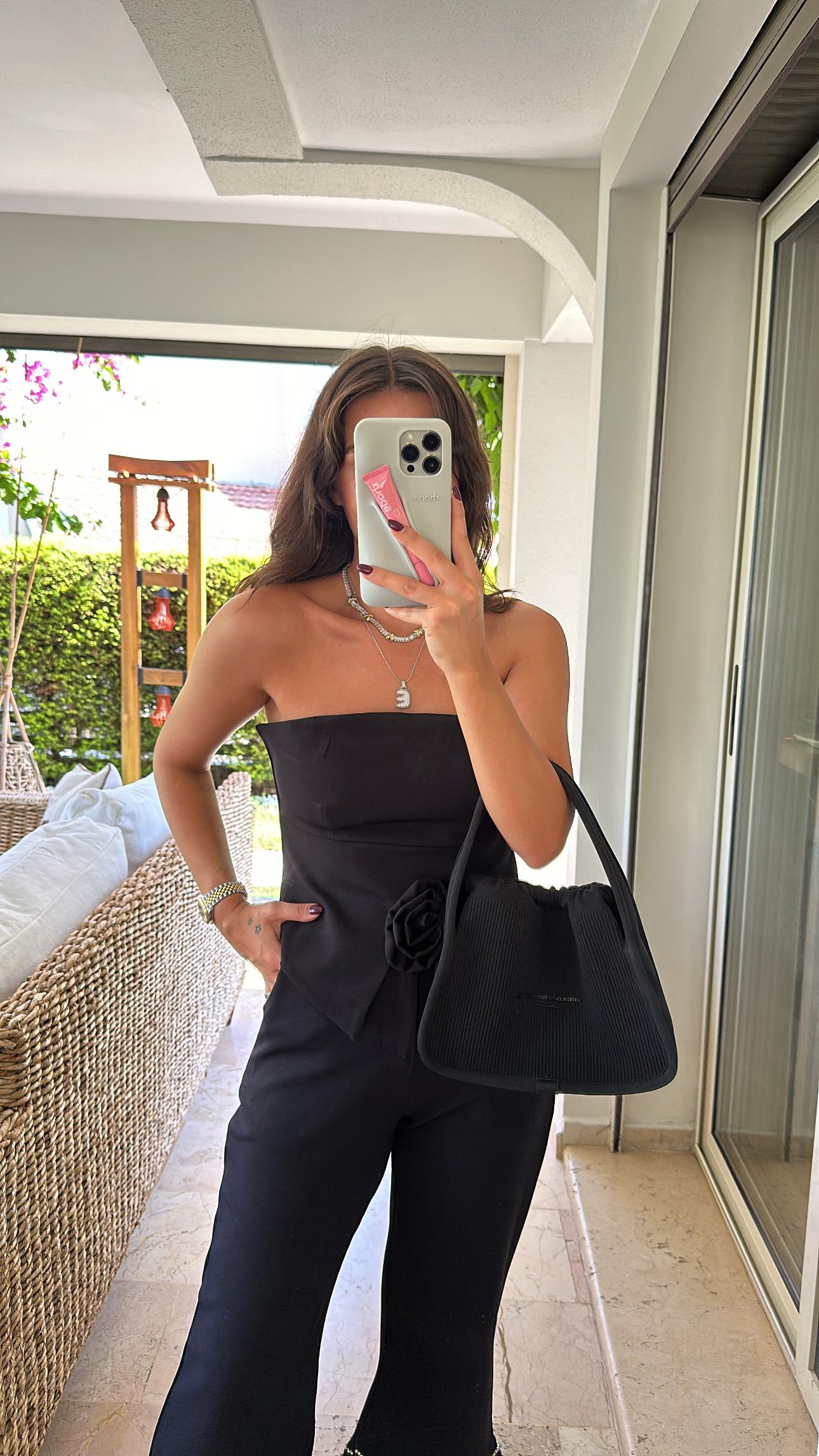 Siyah Broş Detaylı Straplez Bluz