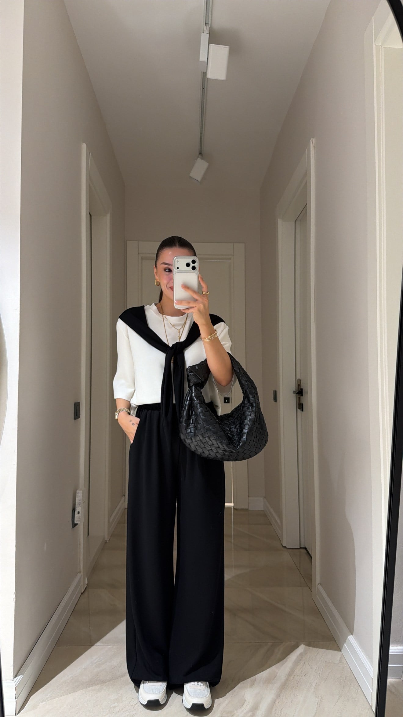 Siyah Fular Detaylı Pantolon Takım