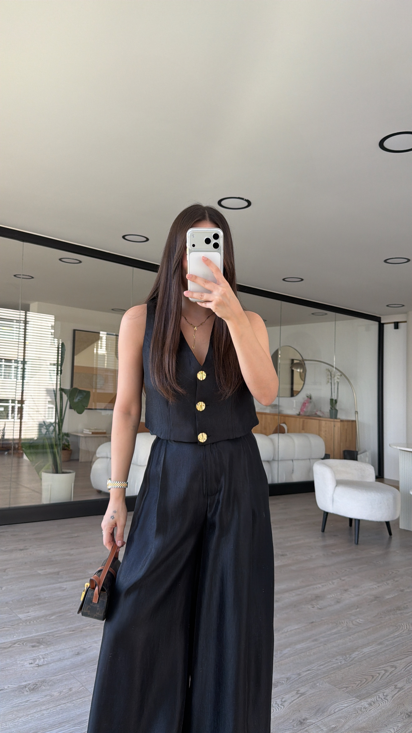 Siyah Gold Düğmeli Parlak Kumaş Yelek