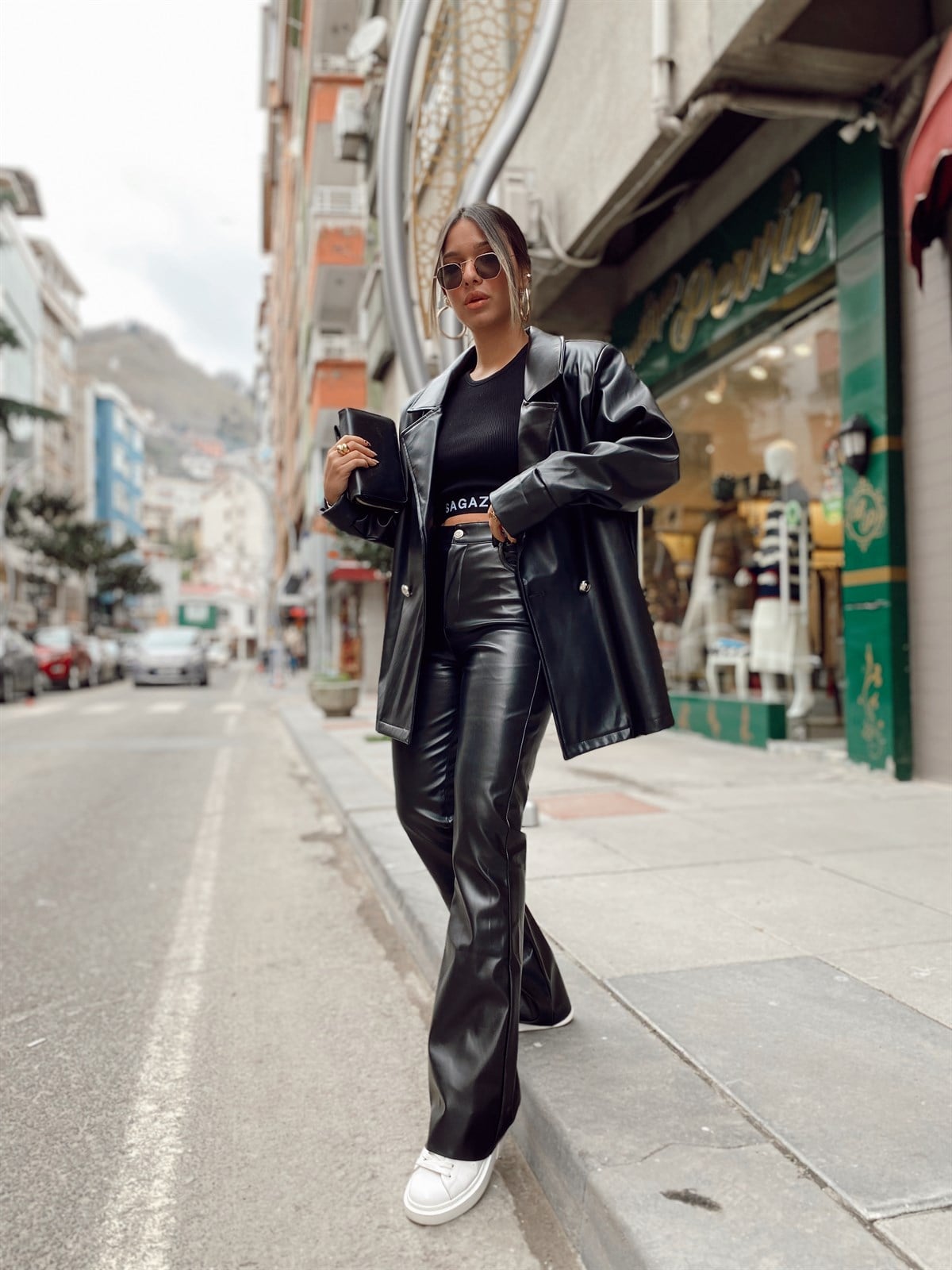 Siyah Gümüş Duğmeli Oversize Deri Ceket 