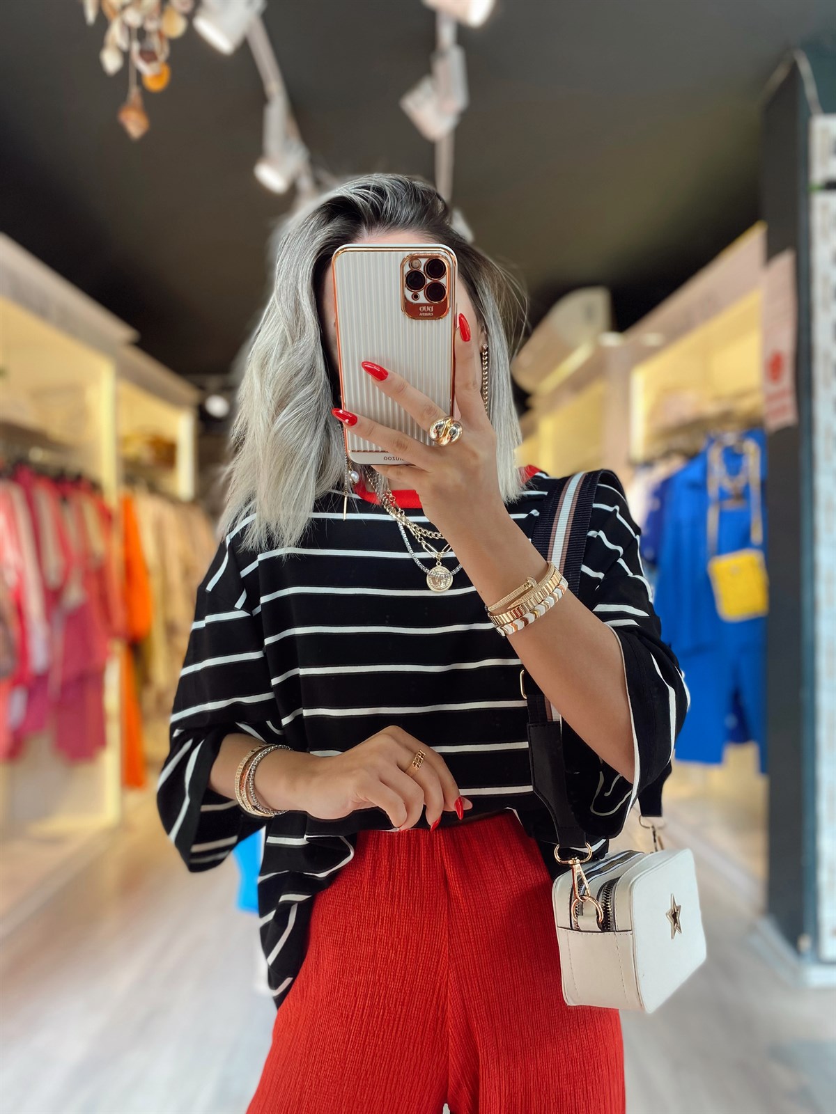 Siyah Kırmızı Yaka Çizgili Tshirt 