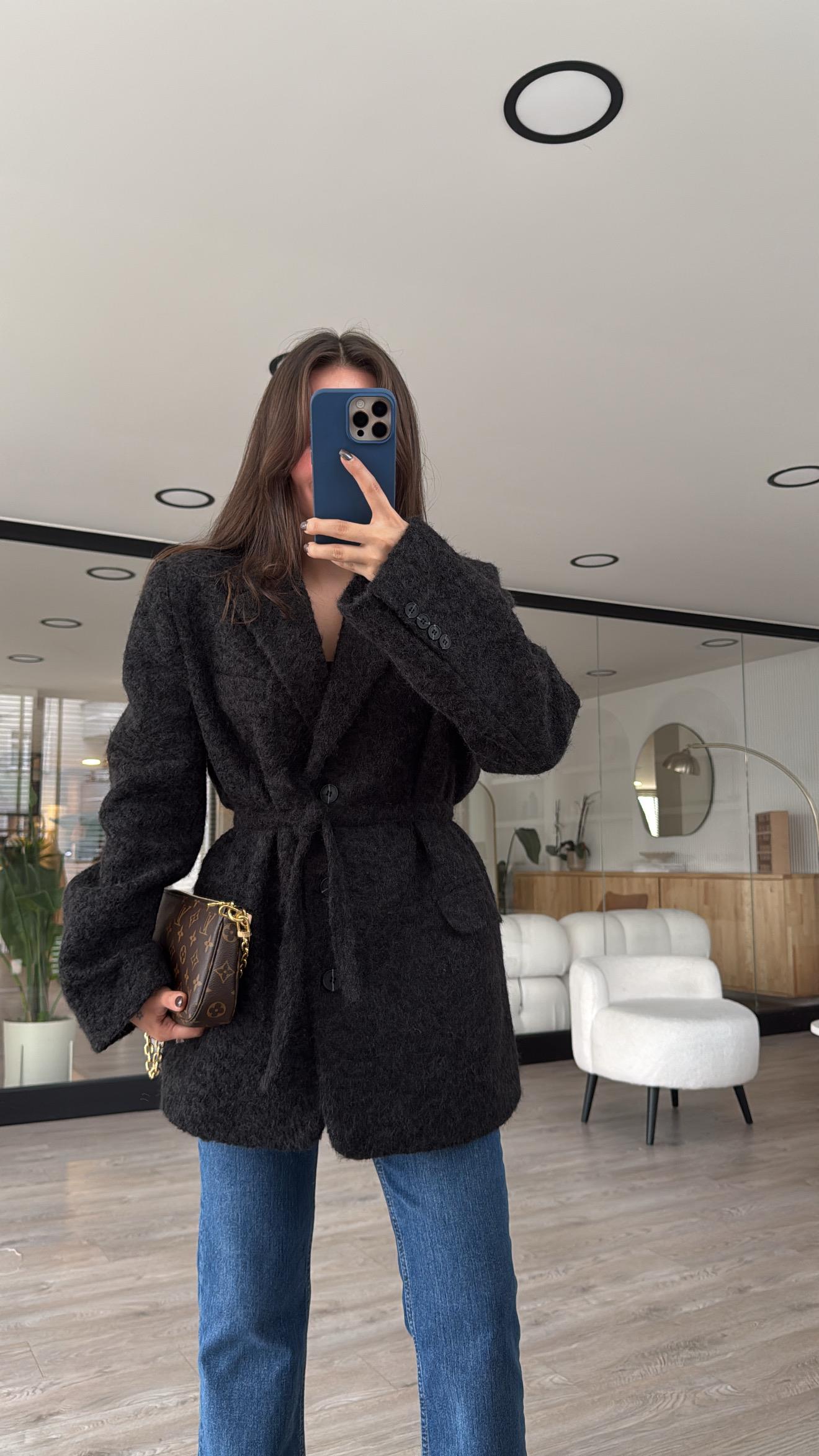 Siyah Kuşaklı Buklet Blazer Ceket