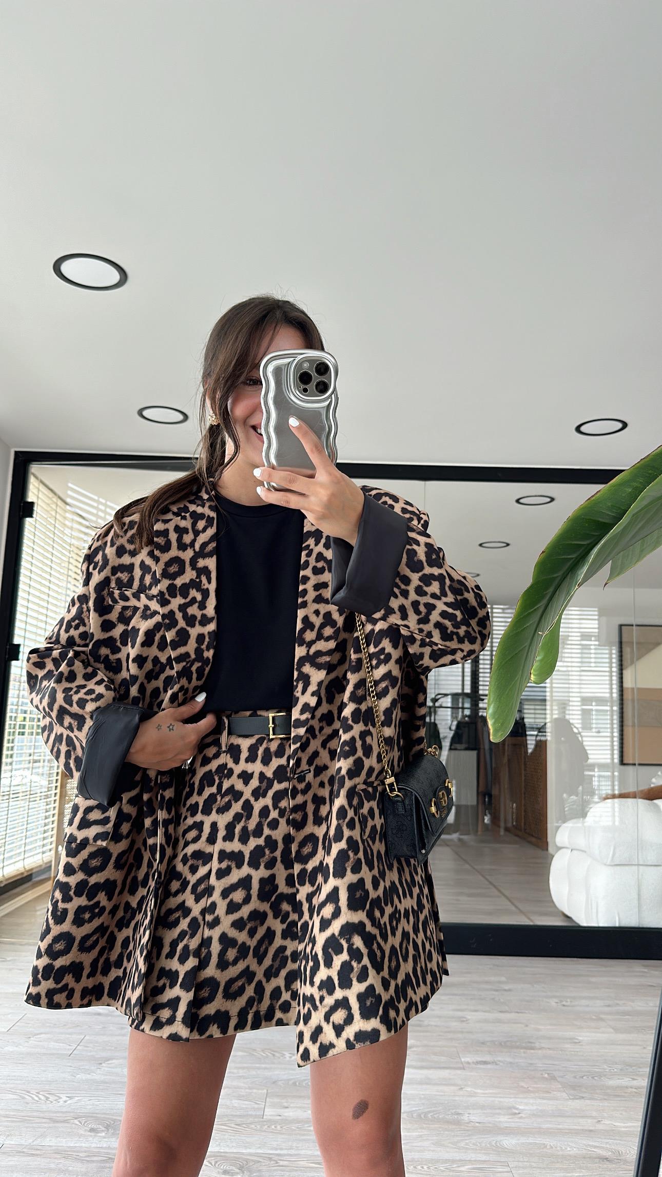 Siyah Leoparlı Kemer Detaylı Pileli Şort Etek