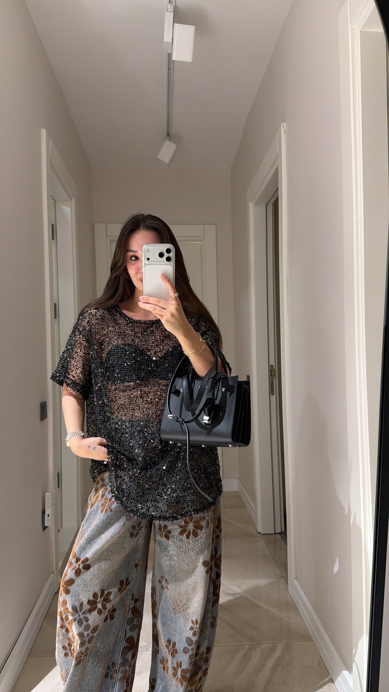 Siyah Pul Detaylı Marka Model Bluz