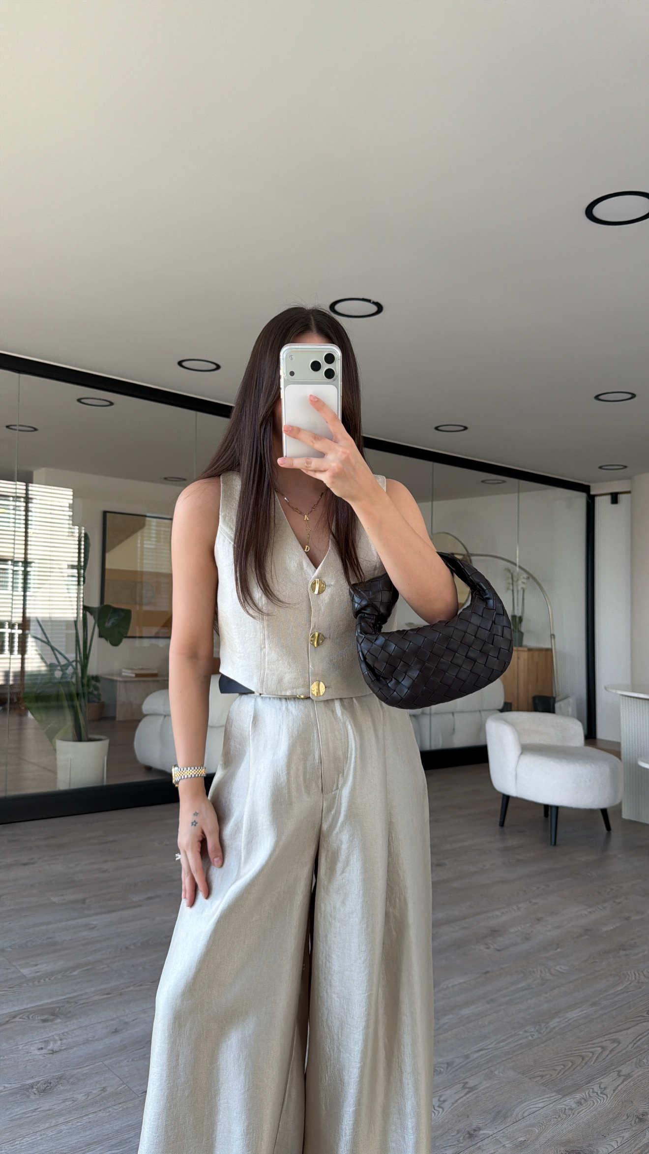 Taş Gold Düğmeli Parlak Kumaş Yelek