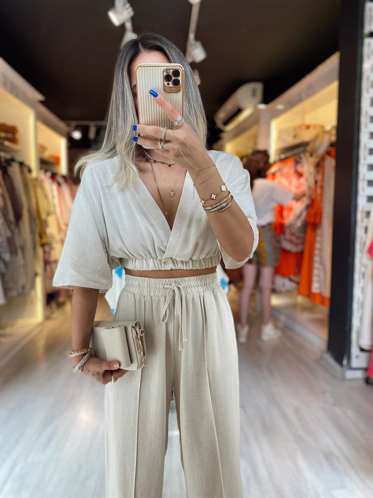 Taş Renk V Yaka Beli Büzgülu Keten Crop Bluz 