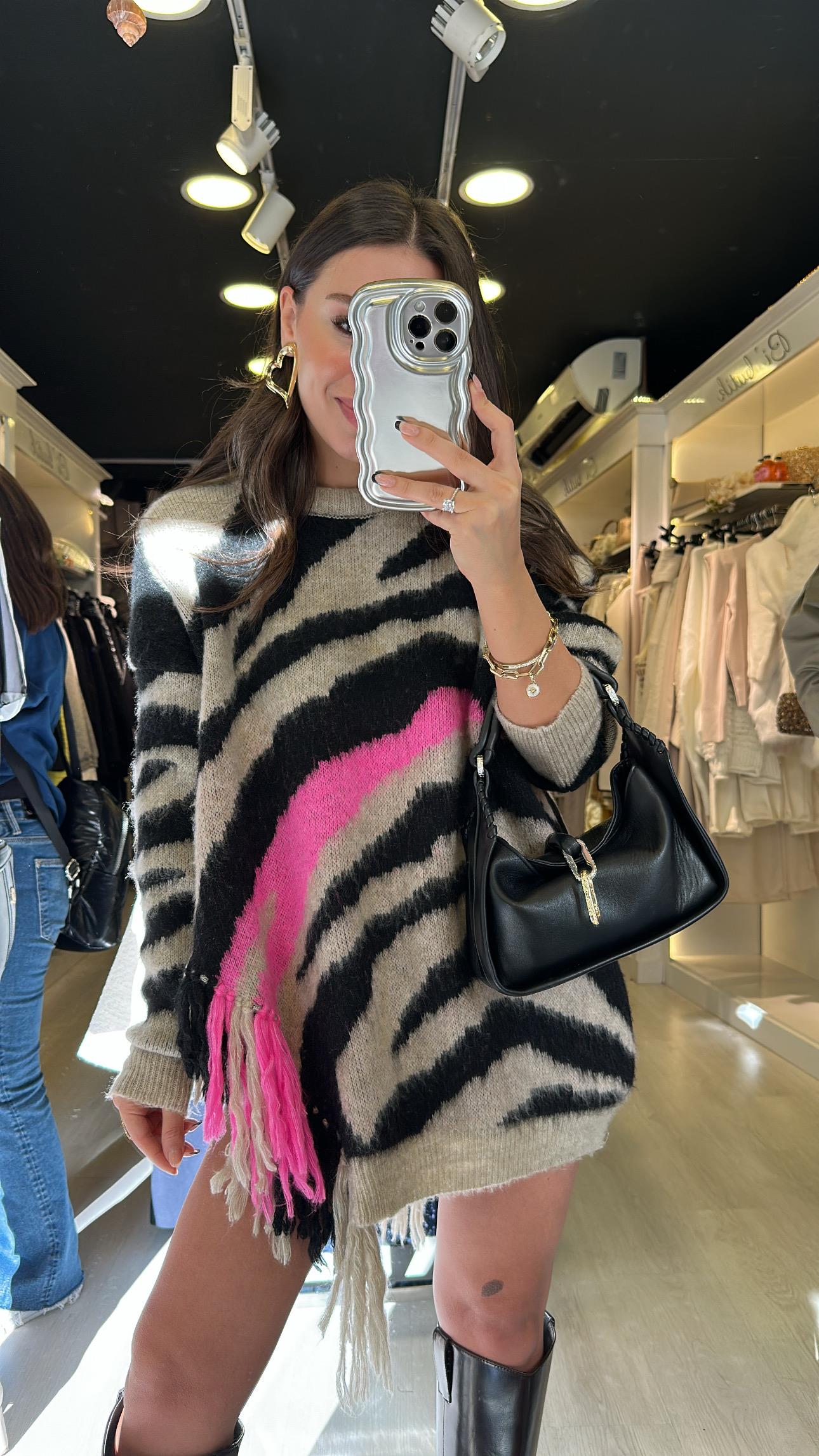 Vizon Neon Pembe Zebra Desenli Püsküllü Kazak