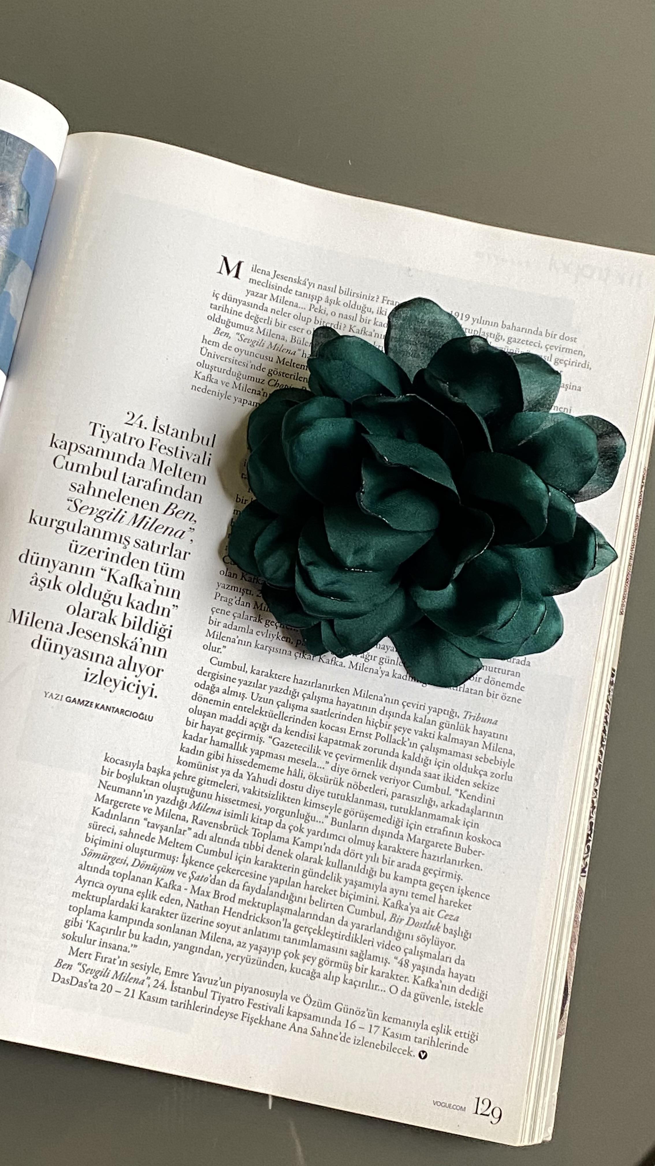 Yeşil Çiçek Model Büyük Broş