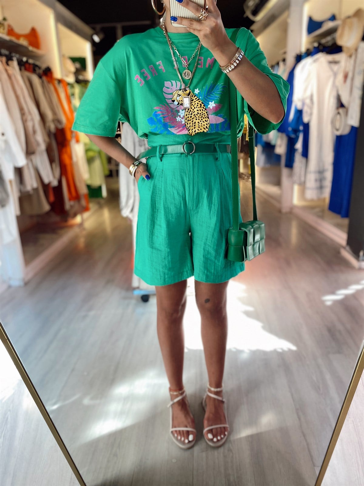 Yeşil Çift Pileli Kemerli Keten Şort 