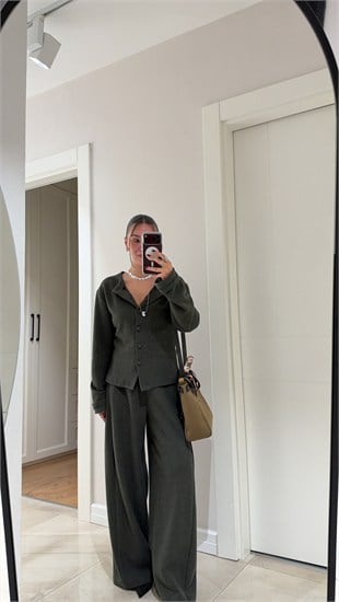 Yeşil Düğmeli Marka Model Triko Takım