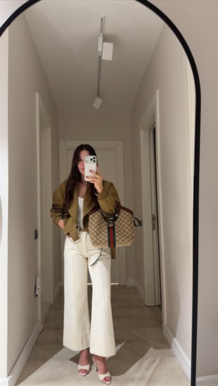 Krem Ön Dikişli Paça Detaylı Marka Model Jean 