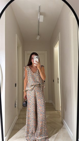 Krem Renkli Çiçekli Bağlamalı Bluz Pantolon Takım