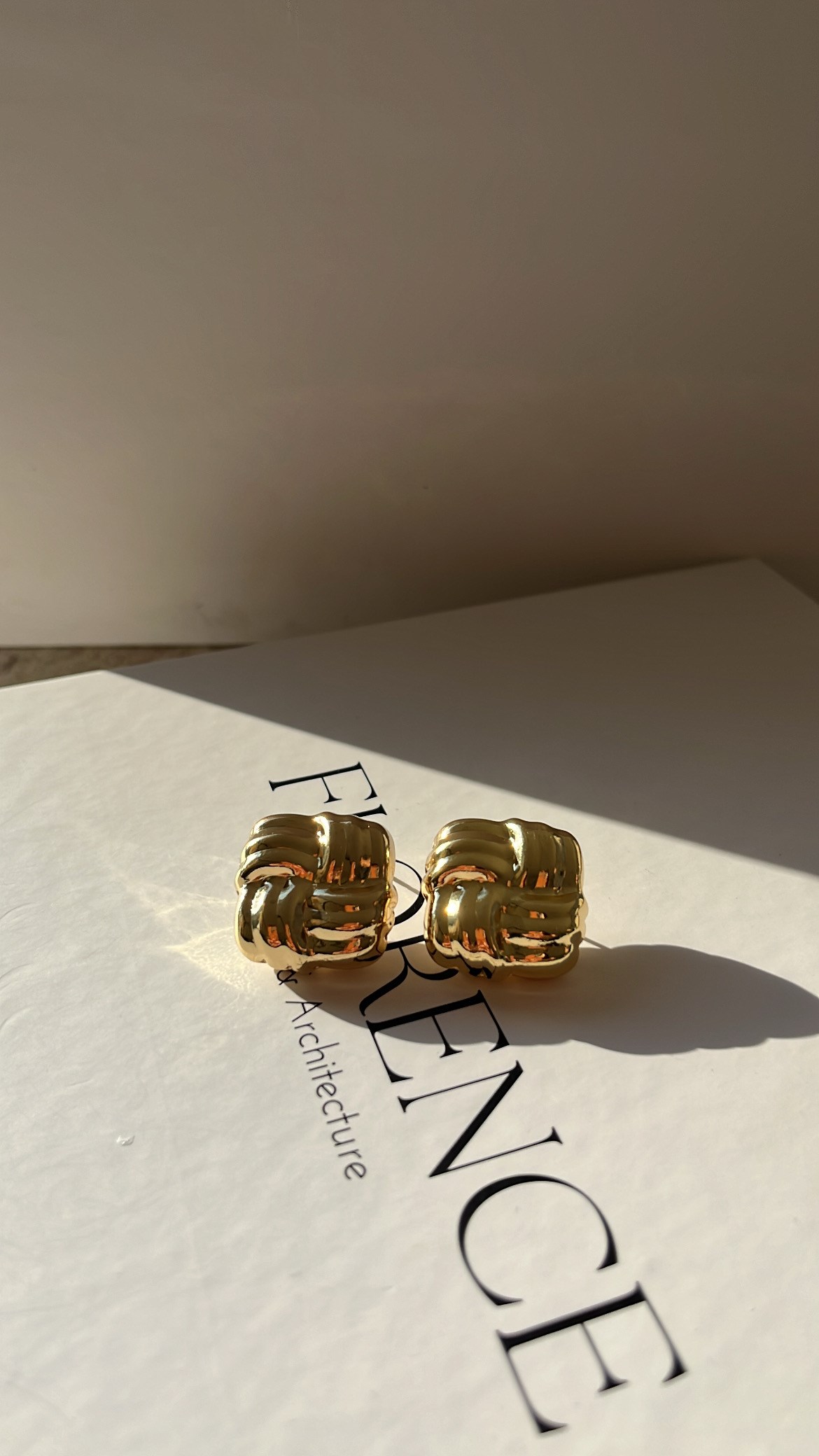 Gold Kare Düğüm Detaylı küpe
