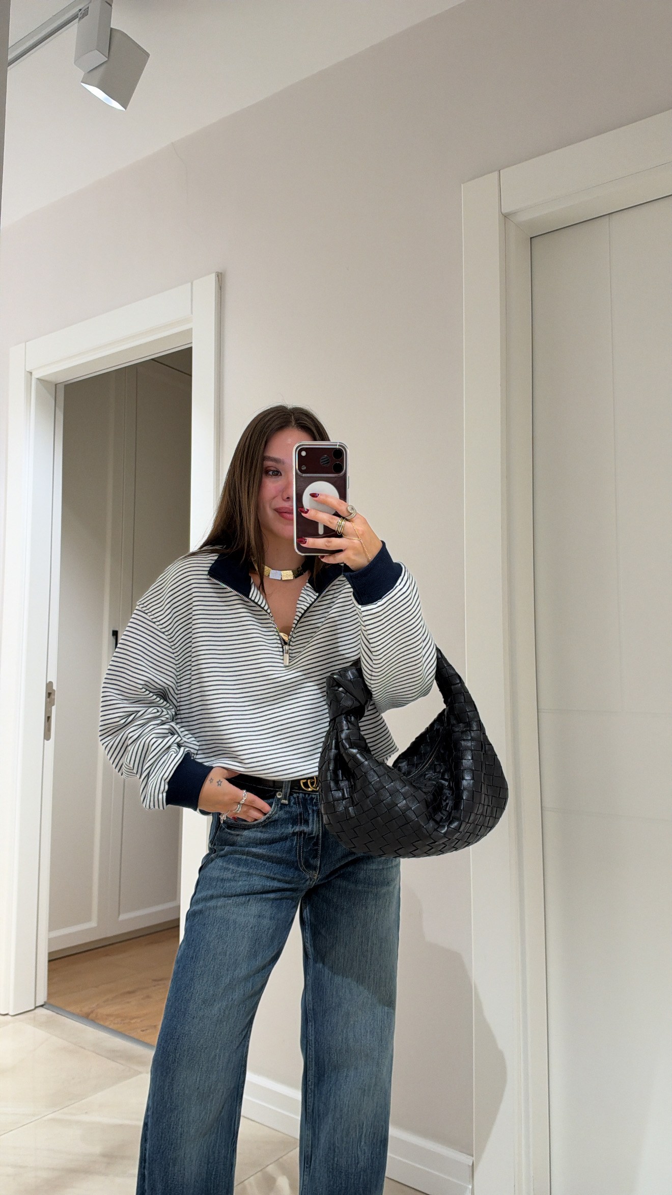 Beyaz Lacivert Çizgili Yarım Fermuarlı Sweatshirt