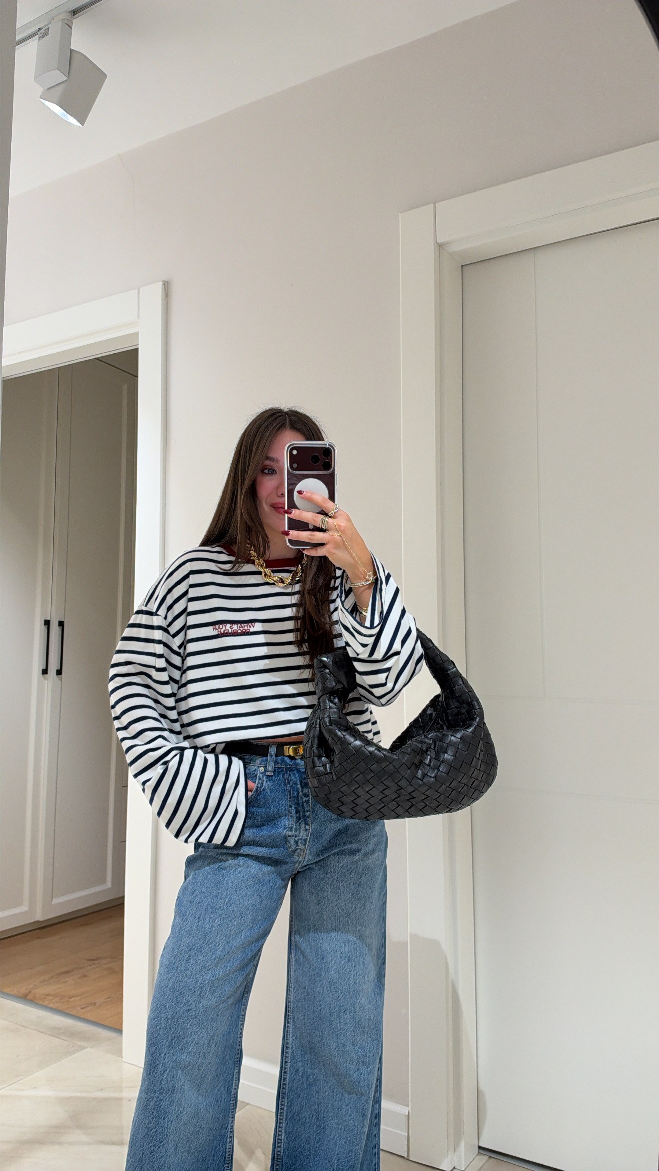 Beyaz Lacivert Çizgili Bordo Yakalı Yazılı Sweatshirt