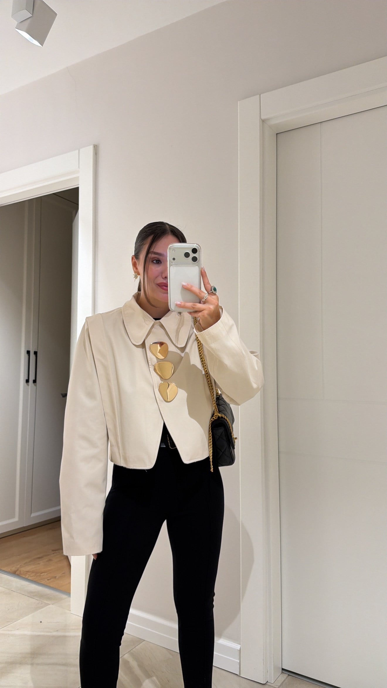 Bej Büyük Gold Düğmeli Crop Ceket