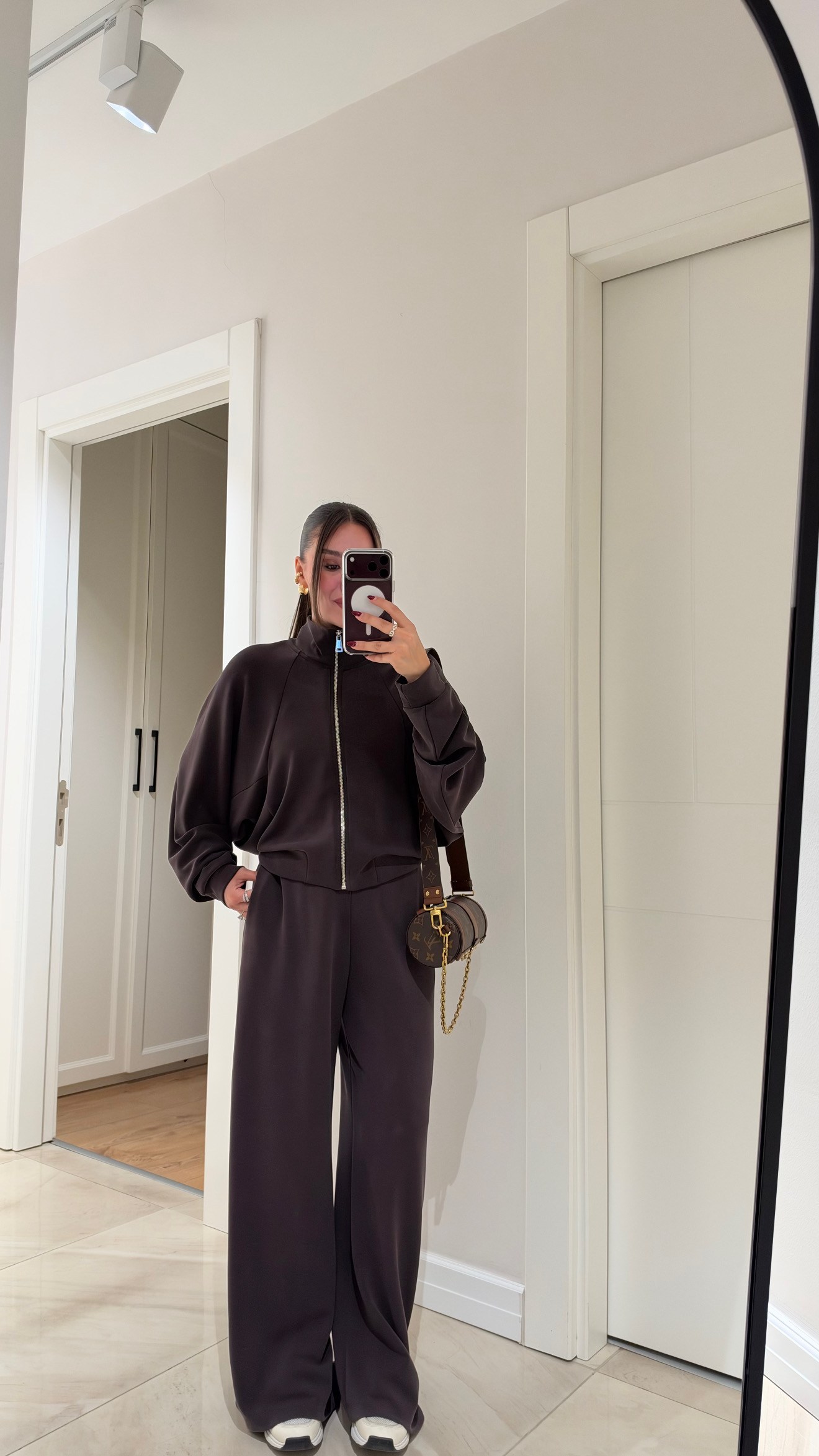 Kahve Arkası Pileli Fermuarlı Marka Model Takım 