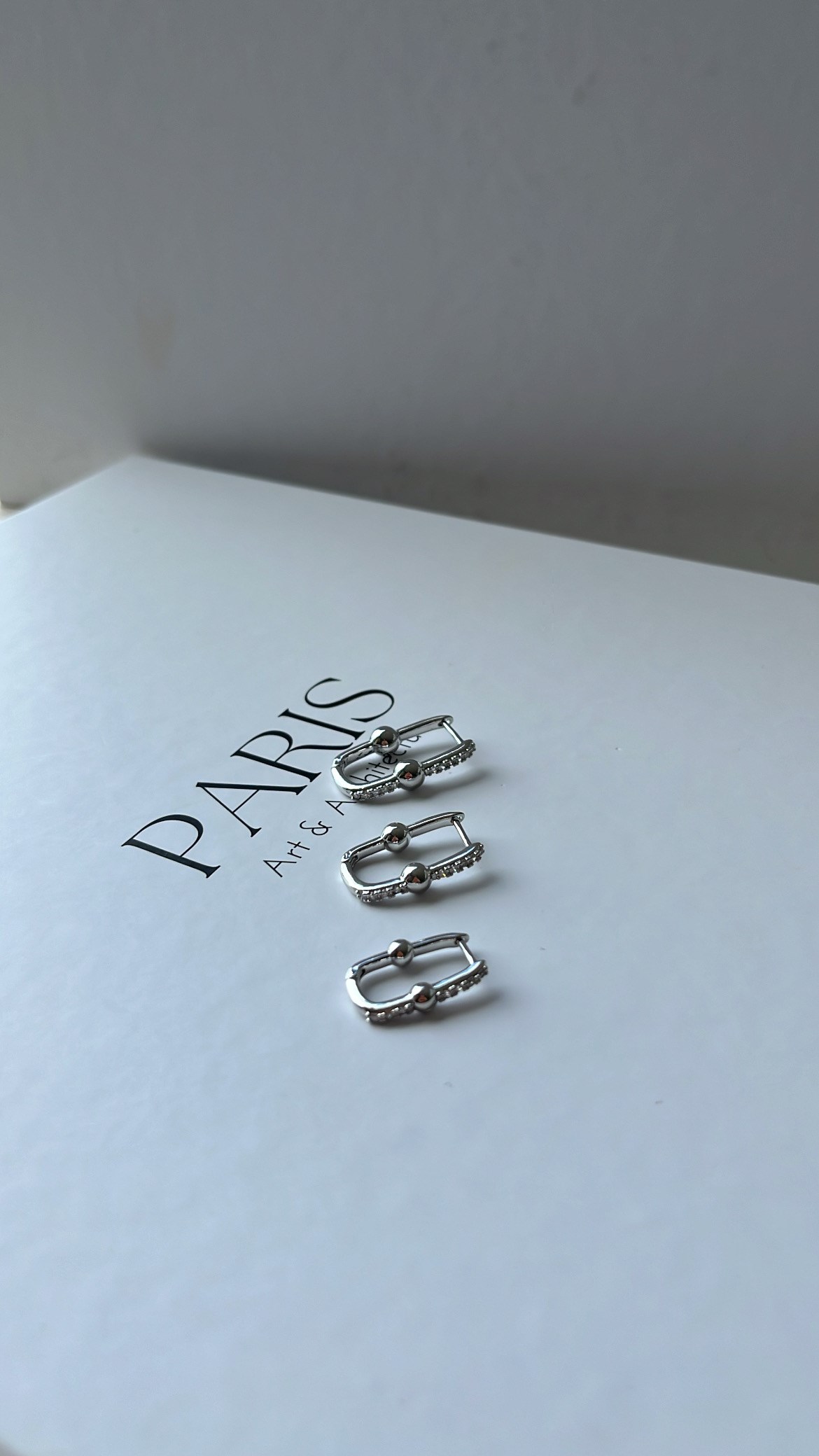 Silver Top Detaylı Taşlı Üçlü Küpe