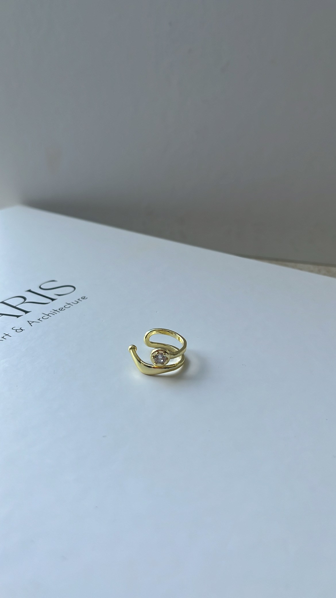 Gold Çift Halkalı Taşlı Kıkırdak Küpe