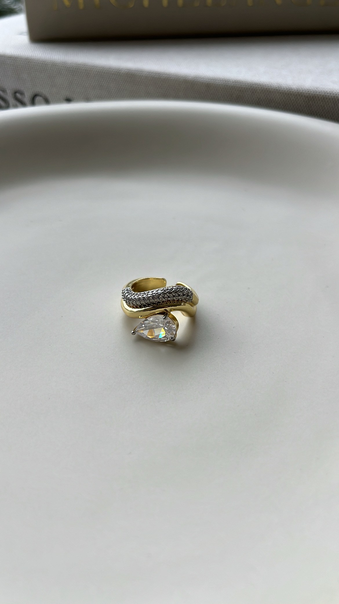 Gold Yarı Zirkon Taşlı Yüzük