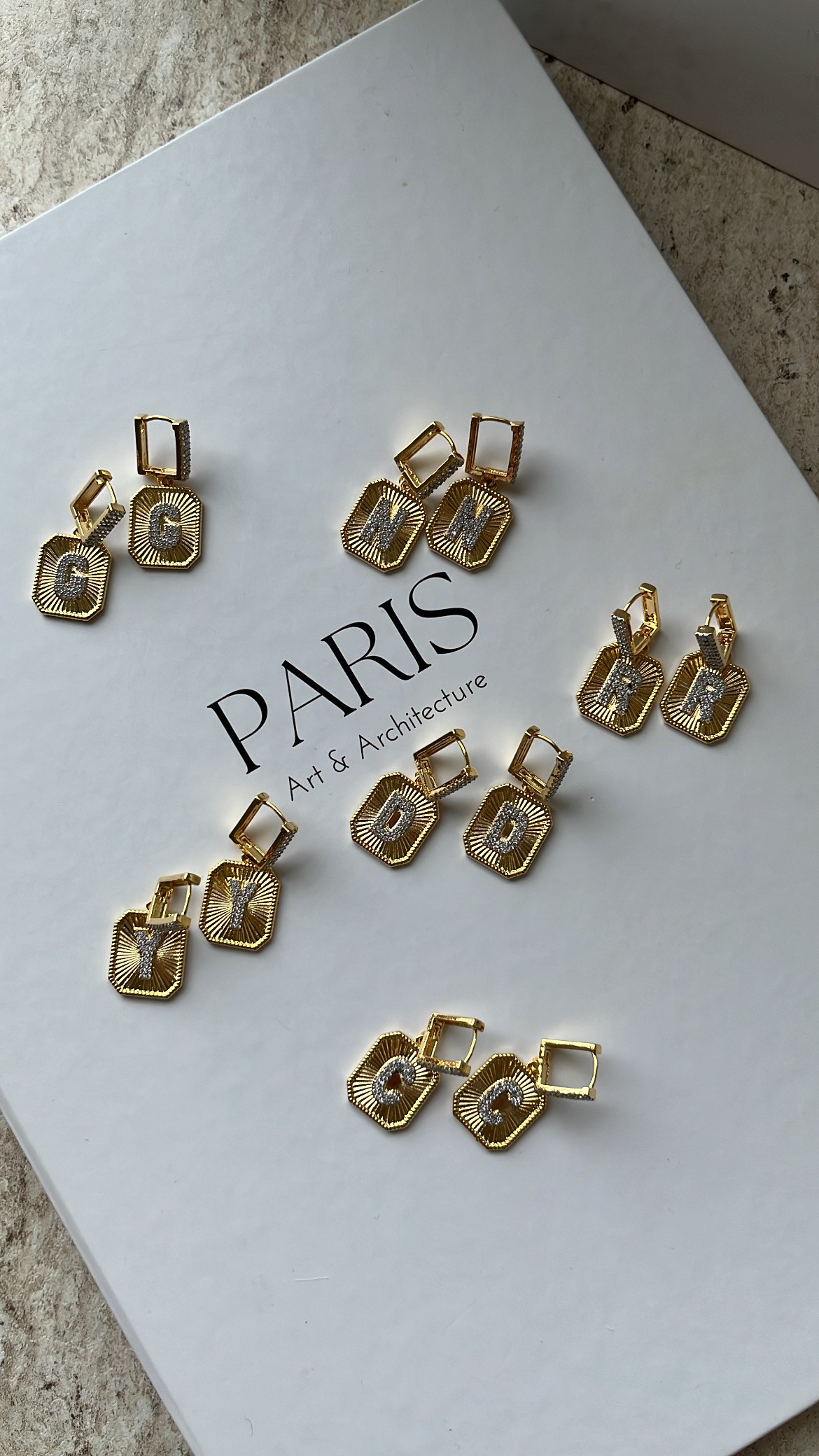 Gold Zirkon Taşlı Harf Detaylı Madalyon Küpe