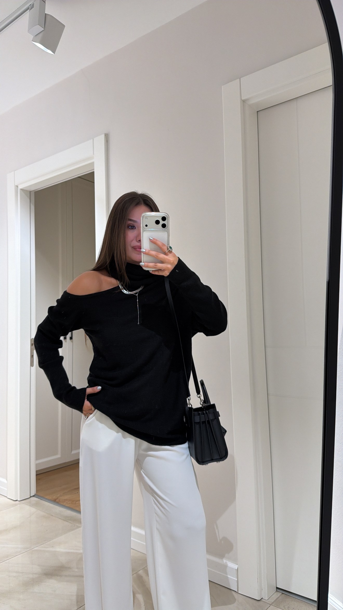 Siyah Takma Yaka Oversize Kazak 