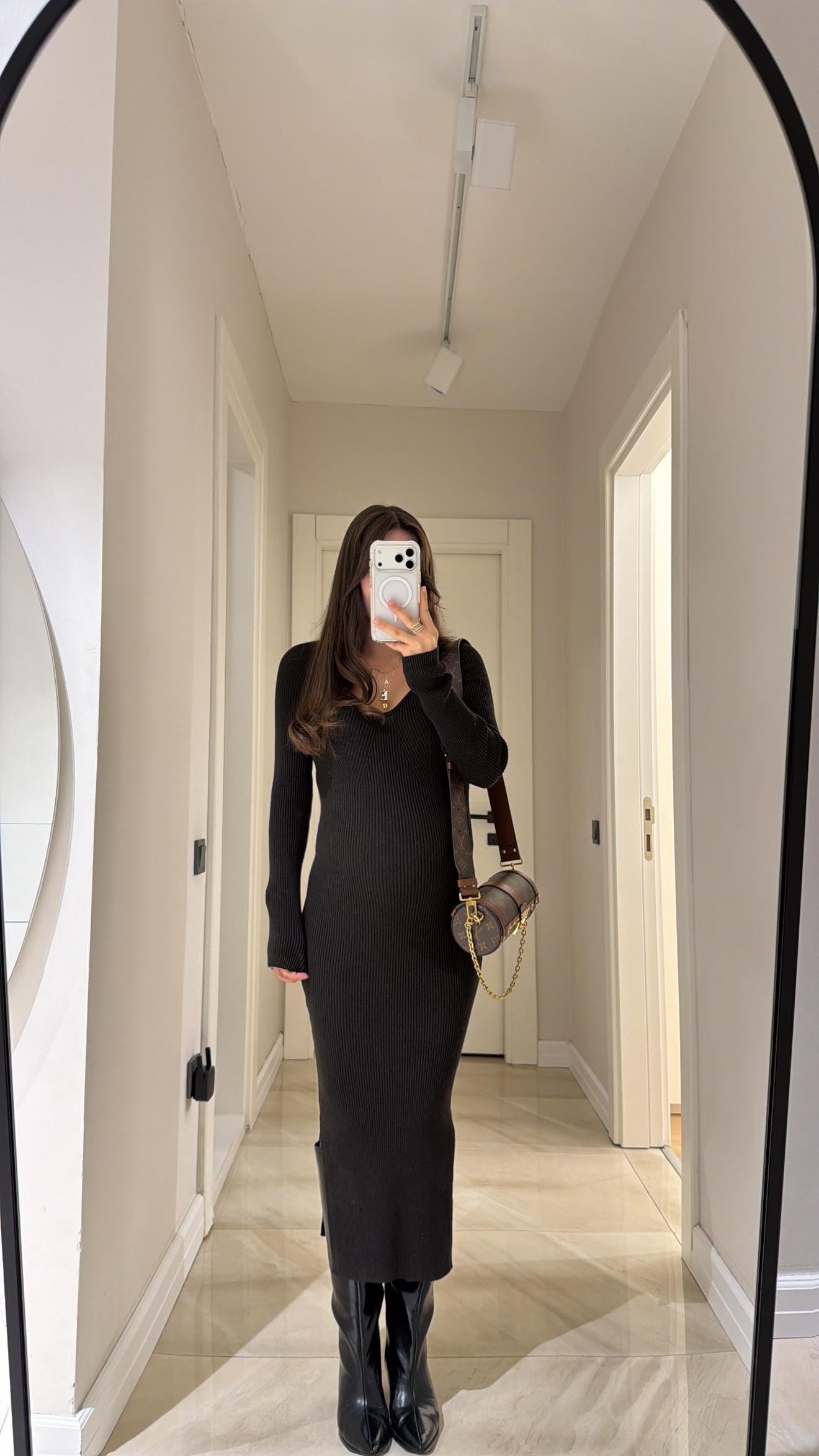 Acı Kahve Yaka Detaylı Yırtmaçlı Marka Model Triko Elbise