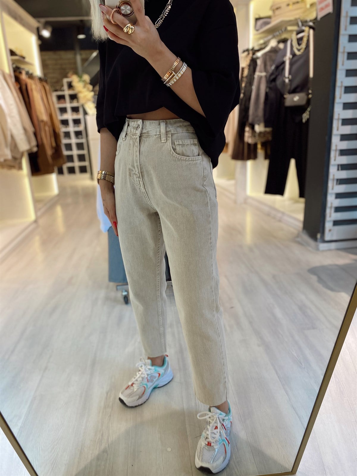 Acık Gri Arkası Cepli Eskitme Jean