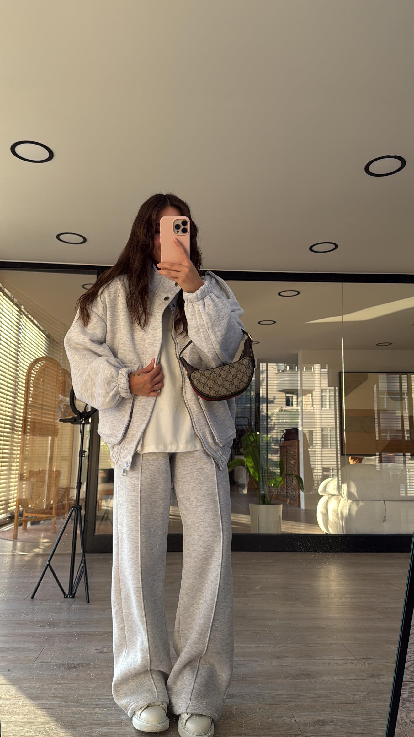 Açık Gri Ön Cepli Şardonlu Takım