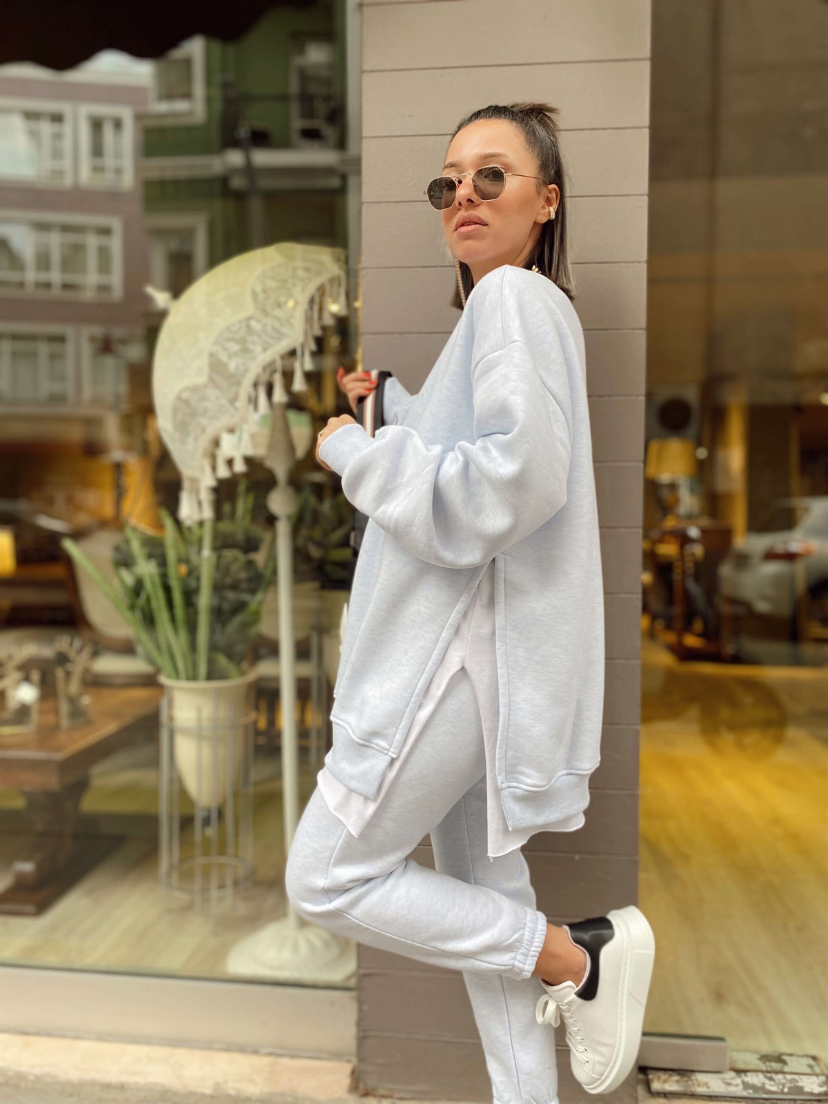 Açık Mavi Yanları Yırtmaçlı Şardonlu Sweat